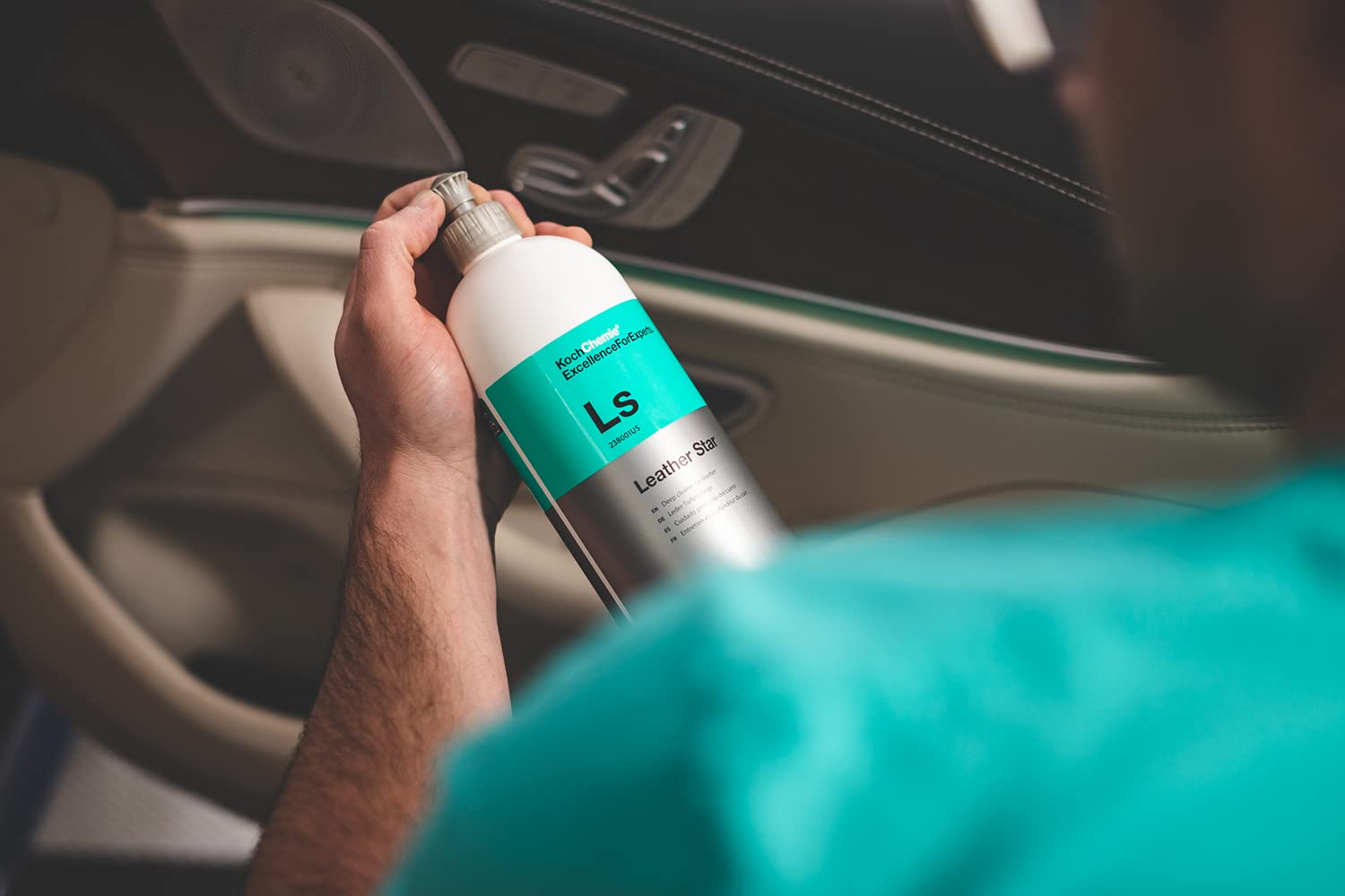 KOCHCHEMIE Leather Star Deep Cleaner - Revitalizes & Protects Leather, 1 Liter, Pleasant Fragrance, Non-Slippery Formula