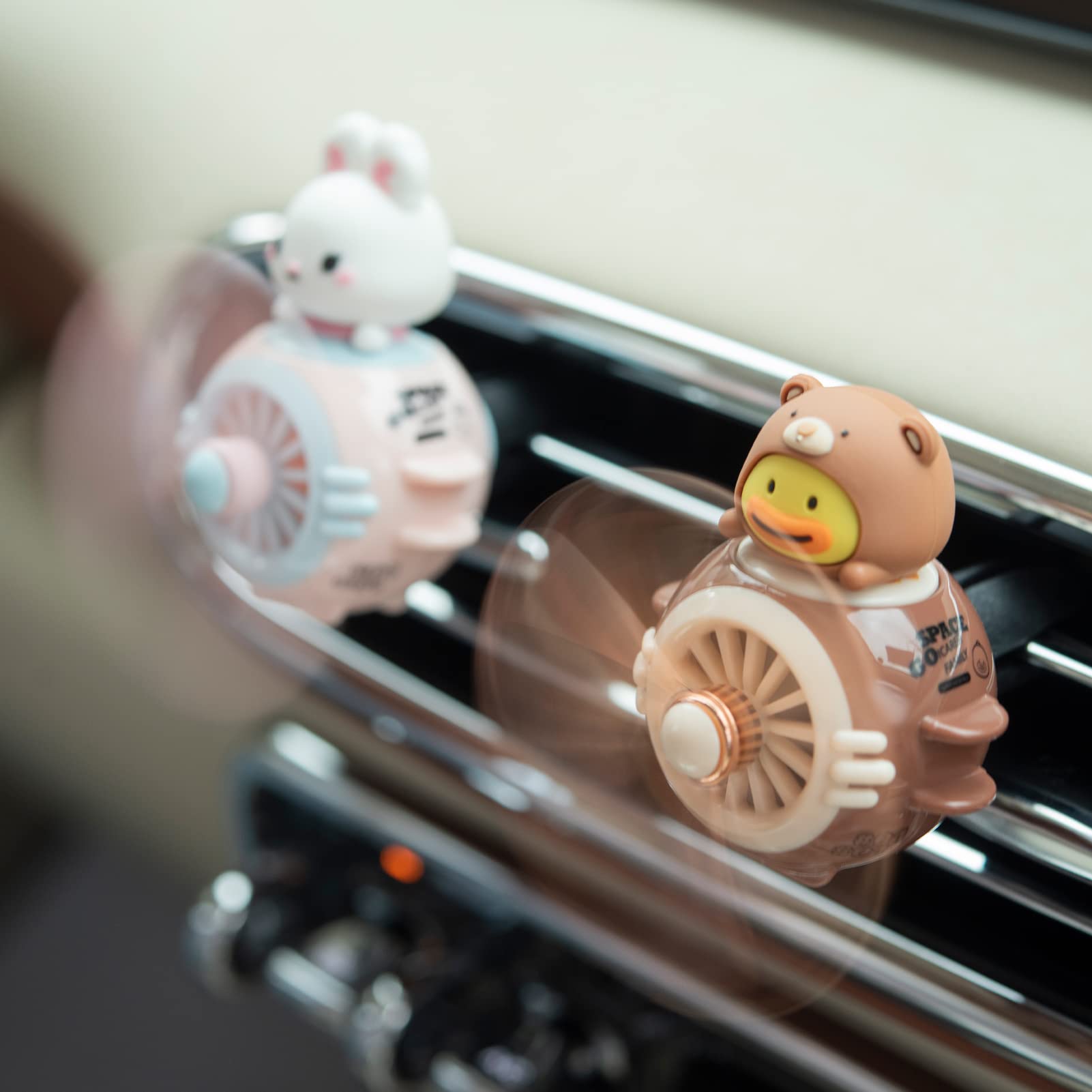 Pilot Rabbit Cute Car Diffuser - Rotating Propeller Cartoon Automotive Air Outlet Fan Creative Car Perfume Decoration - Automoti