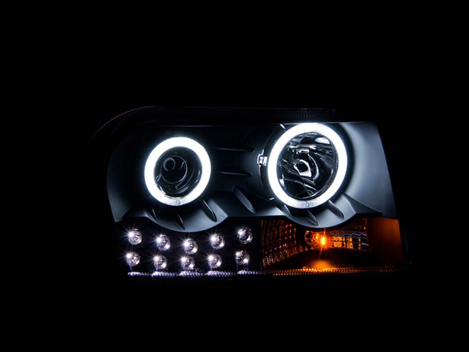 Anzo Usa 121152 Chrysler 300 Projector With Halo/Black Clear With Amber Reflectors Headlight Assembly - (Sold In Pairs)
