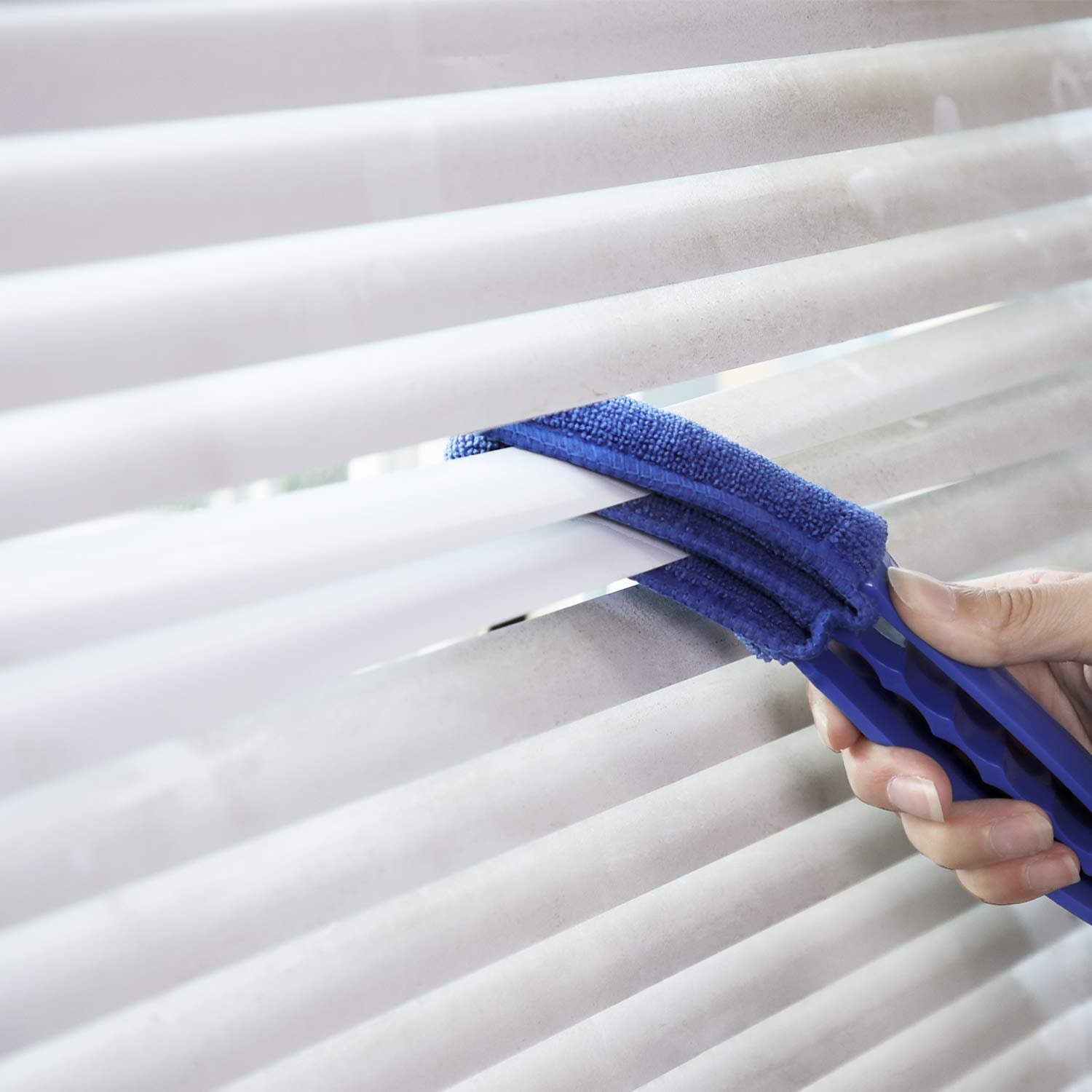 HIWARE Window Blind Cleaner Brush - 5 Microfiber Sleeves, Blue, Model 2004W, Ideal for Shutters & Air Conditioners