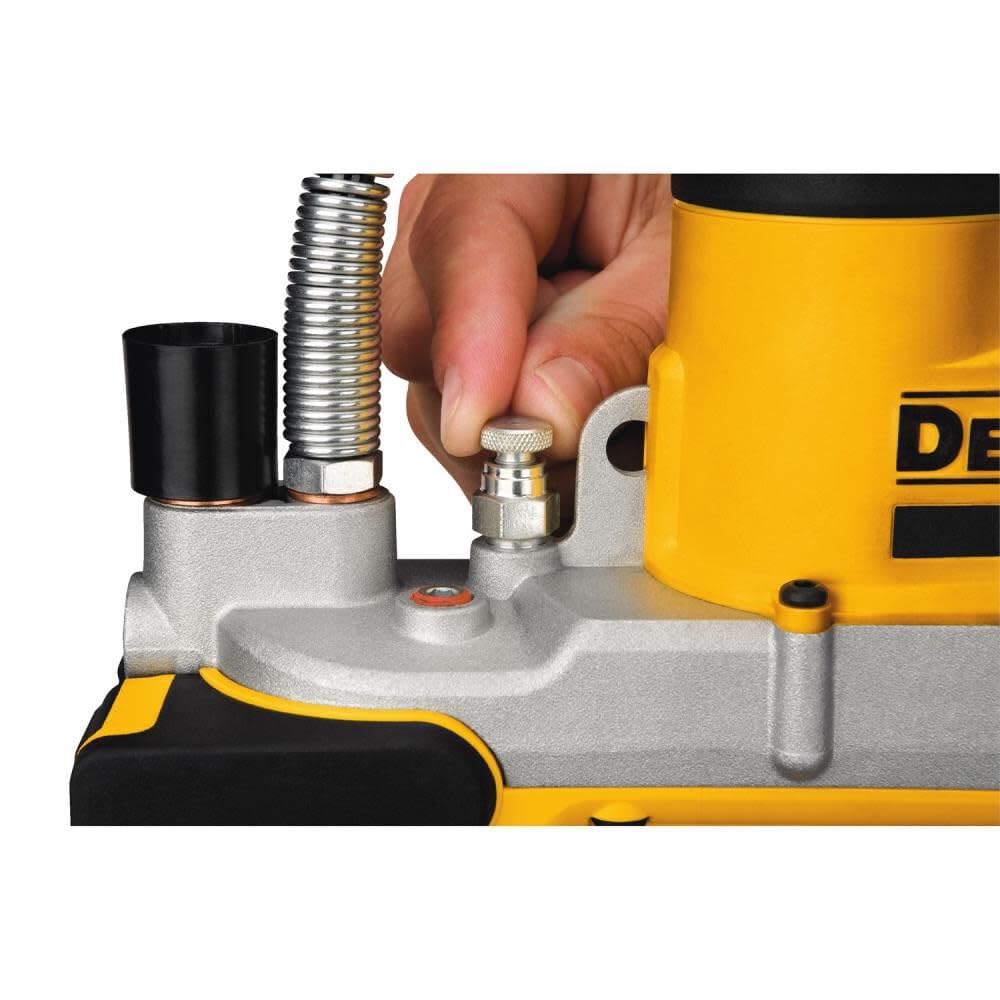 DEWALT 20V MAX Cordless Grease Gun 10,000 PSI with 42" Hose, Model DCGG571B, Black/Yellow