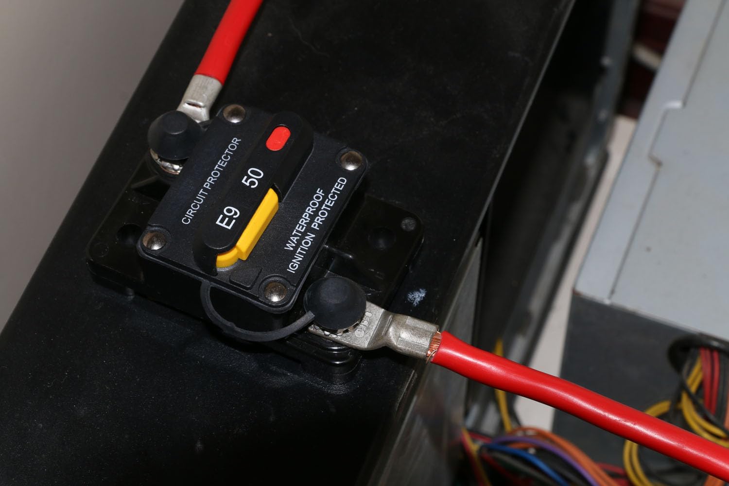 T Tocas 60A Circuit Breaker T3 Manual Reset, Waterproof, Surface Mount-Recessed Button, 12V-48V DC