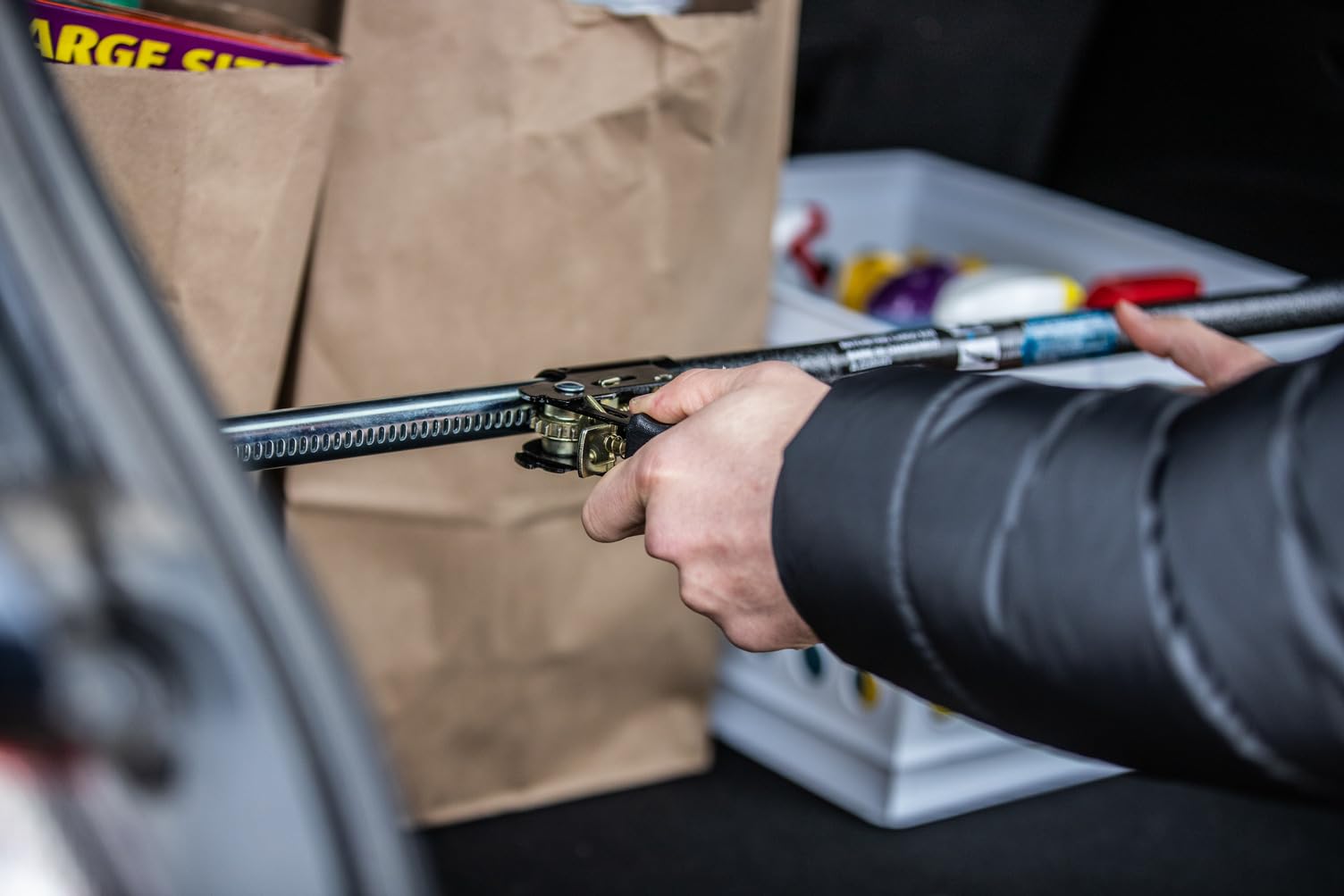 Keeper - Ratcheting Cargo Bar - Black/Silver, Adjustable From 40''-70''