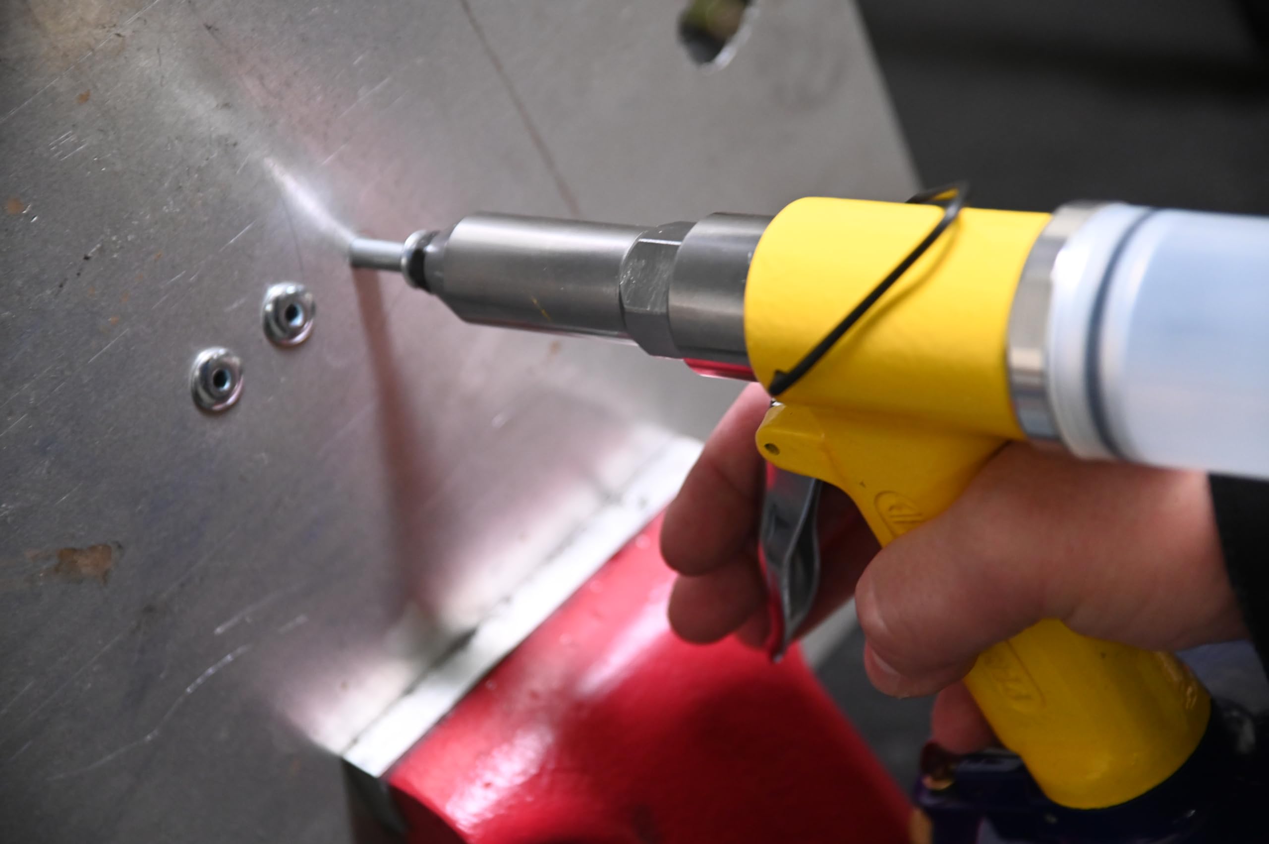 Air Riveter, 1/4'', 3/16'', 5/32'', 1/8'', And 3/32'' Capacity