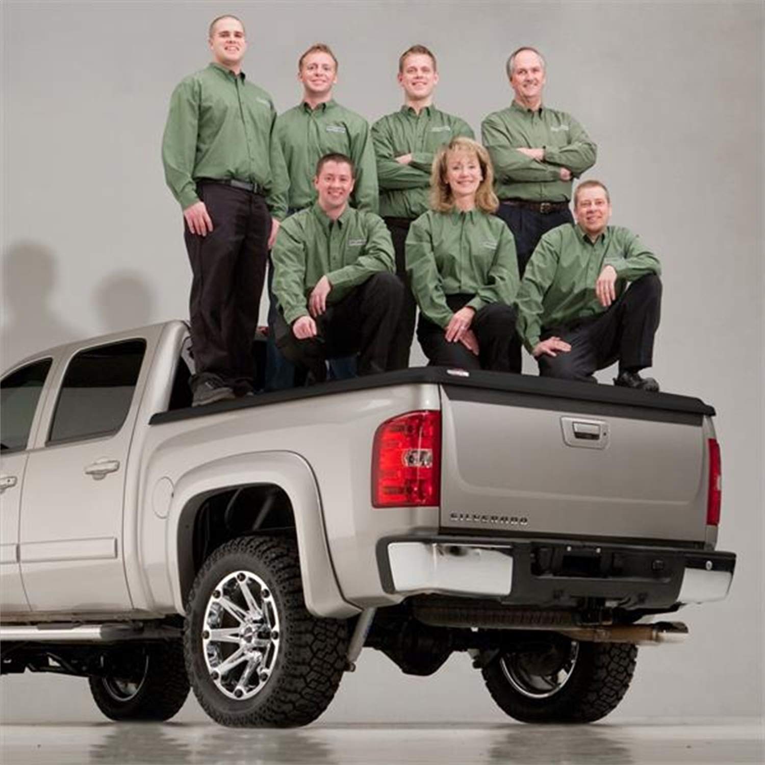 Realtruck Undercover Se One-Piece Truck Bed Tonneau Cover | Uc3086 | Fits 2009 - 2022 Dodge Ram 1500 5' 7 Bed (67.4)