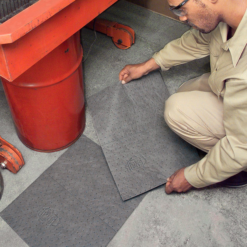 New Pig Mat Pads | Lightweight Absorbent Mats | 14-Ounce Absorbency | Absorbs Oil, Water & More | 15'' X 20'' | 200 Pig Mats | M