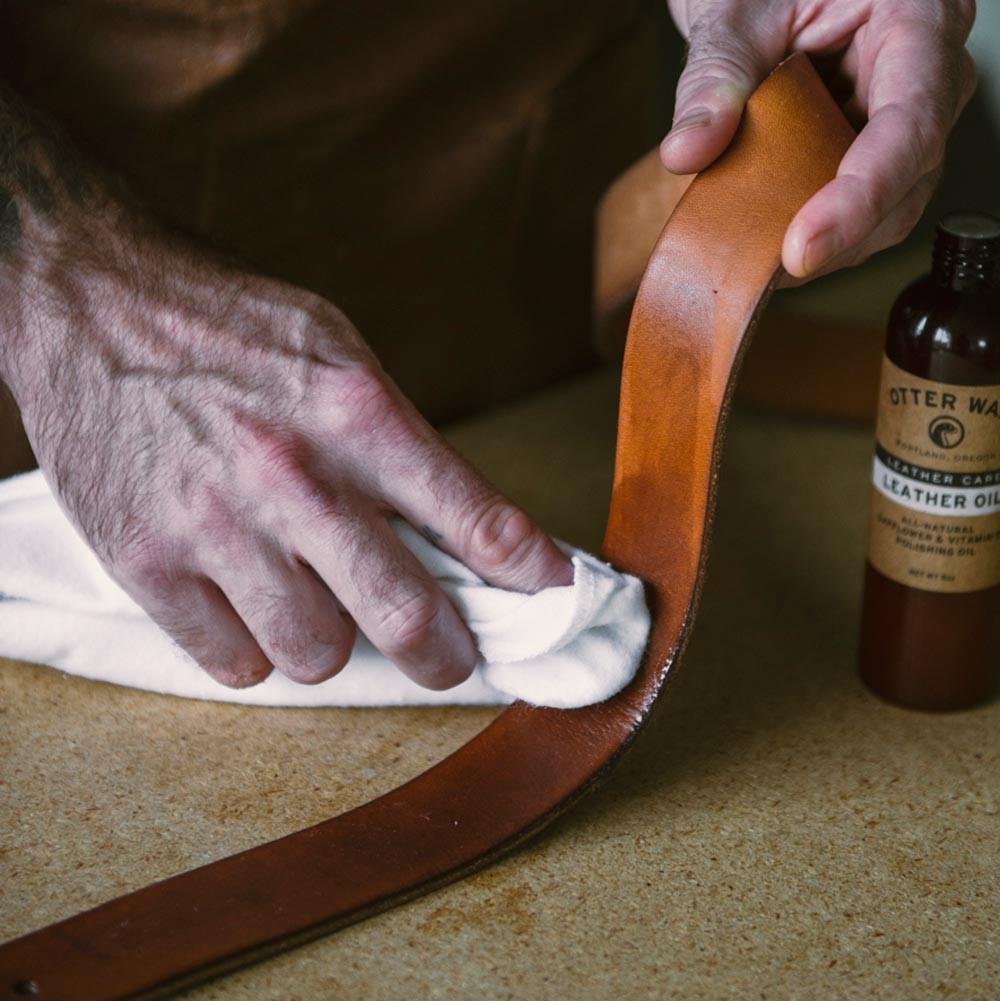Otter Wax Conditioning Leather Oil - 5oz All-Natural Treatment for Furniture, Boots, Car Seats, Jackets, Shoes - Neutral Color