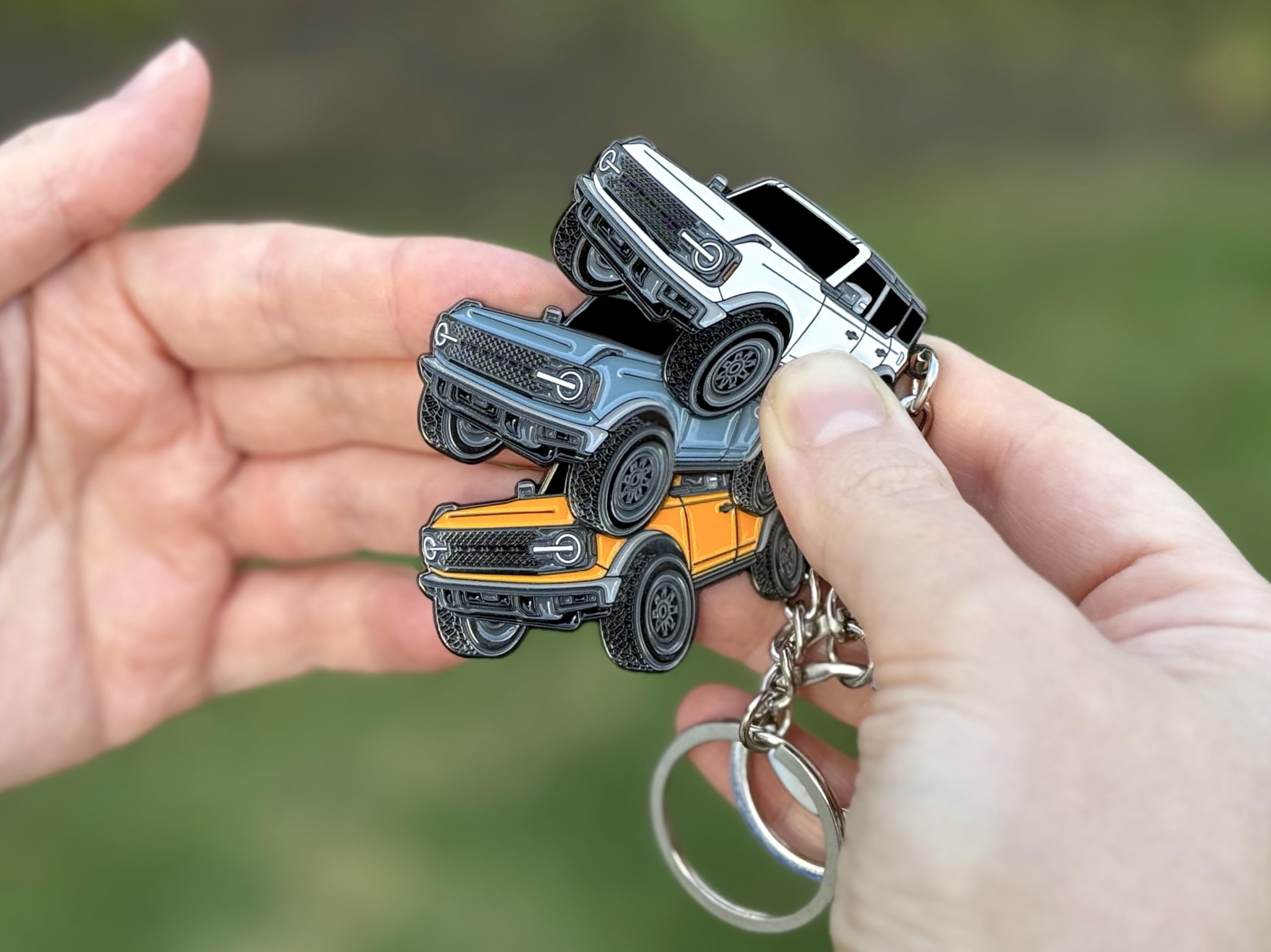 Four Wheel Beast Bronco Keychain Accessories 2023 4 Door Key Chain Fob Cover Cool Car Mods (Velocity Blue)