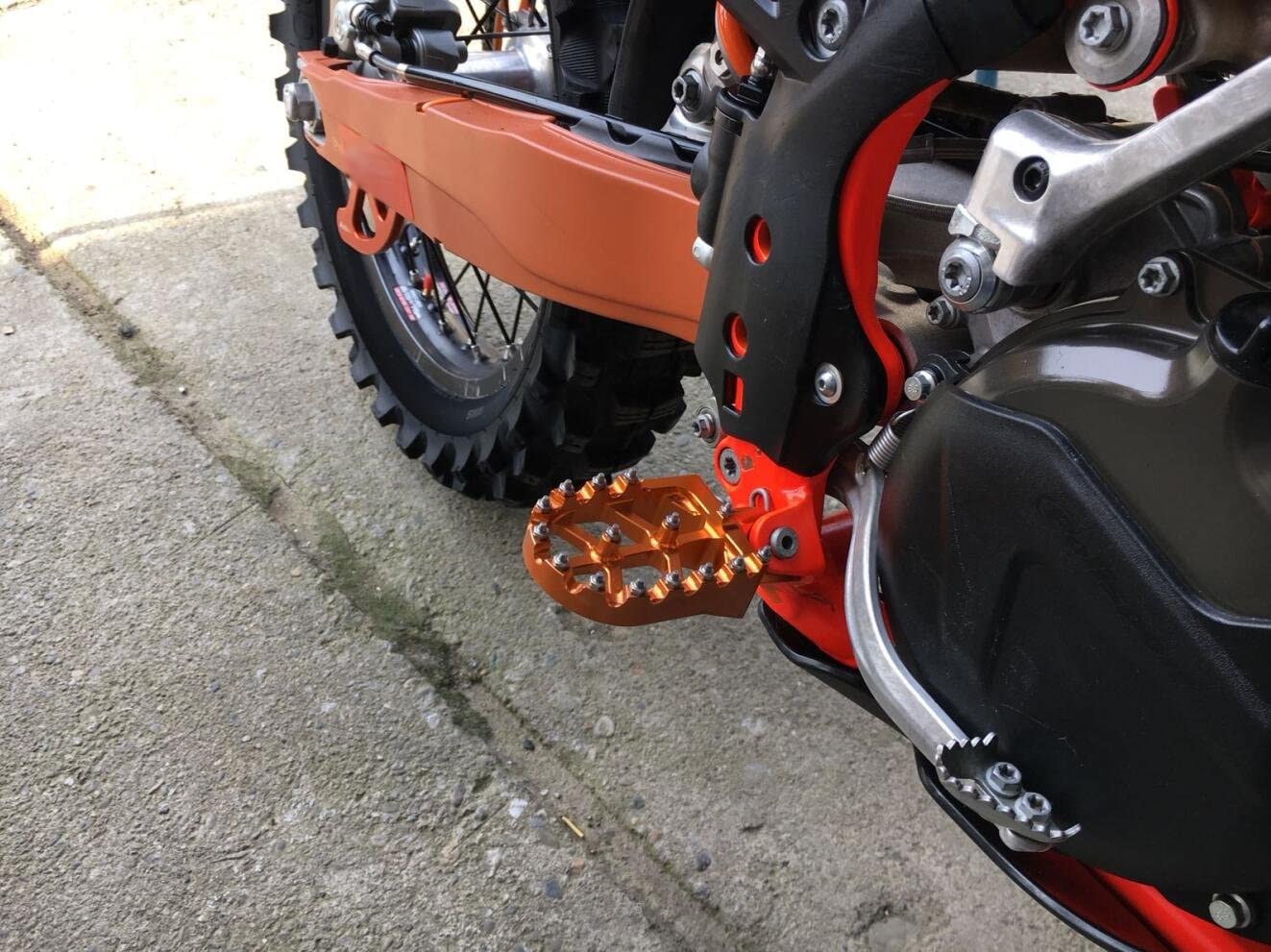 JFG RACING Dirt Bike Foot Pegs,Motorcycle Foot pegs pedals Foot rests CNC Wide For 65-1290 SX SXF EXC EXCF XC XCF XCW SUPER MOTO