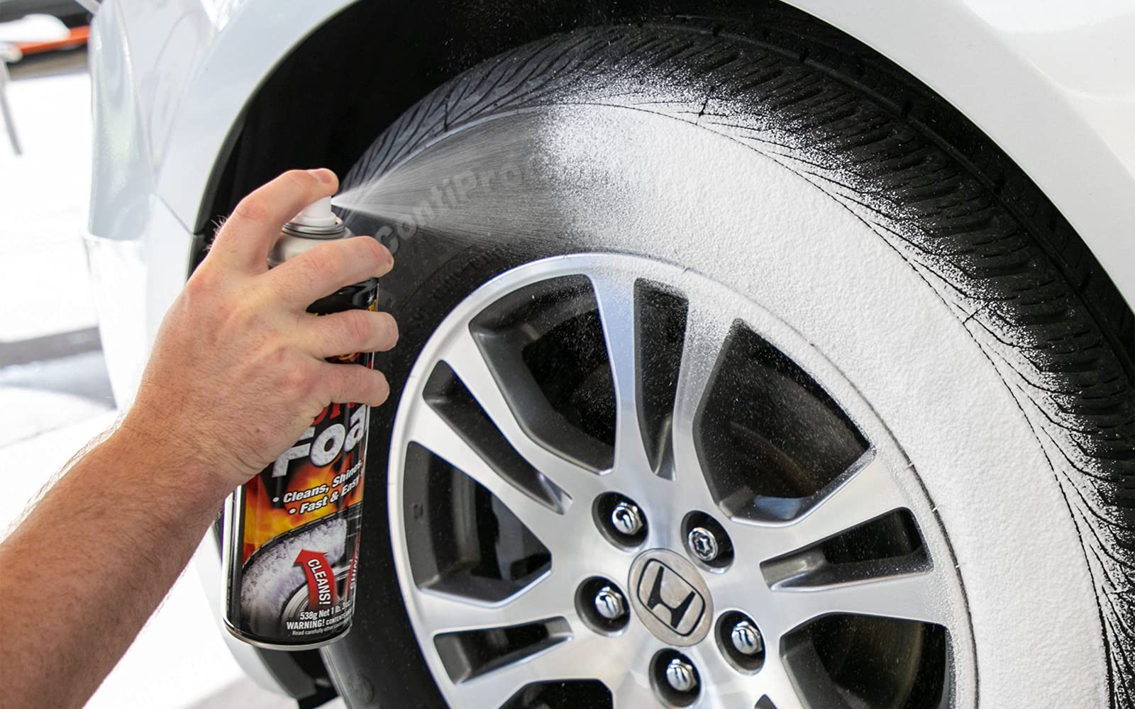 Meguiar's Hot Shine Tire Foam - High Gloss Tire Cleaner & Protector, 19 Fl Oz, Deep Black Shine, UV Protection, Model MEGUIARS - G13919