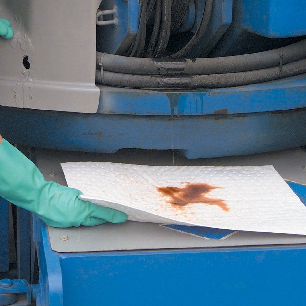 New Pig Oil Mat - Oil-Only Absorbent Mat Pad - 100 Pads per Bag - 15'' x 20'' Pad - Absorbs up to 28 ounces per Pad - MAT403