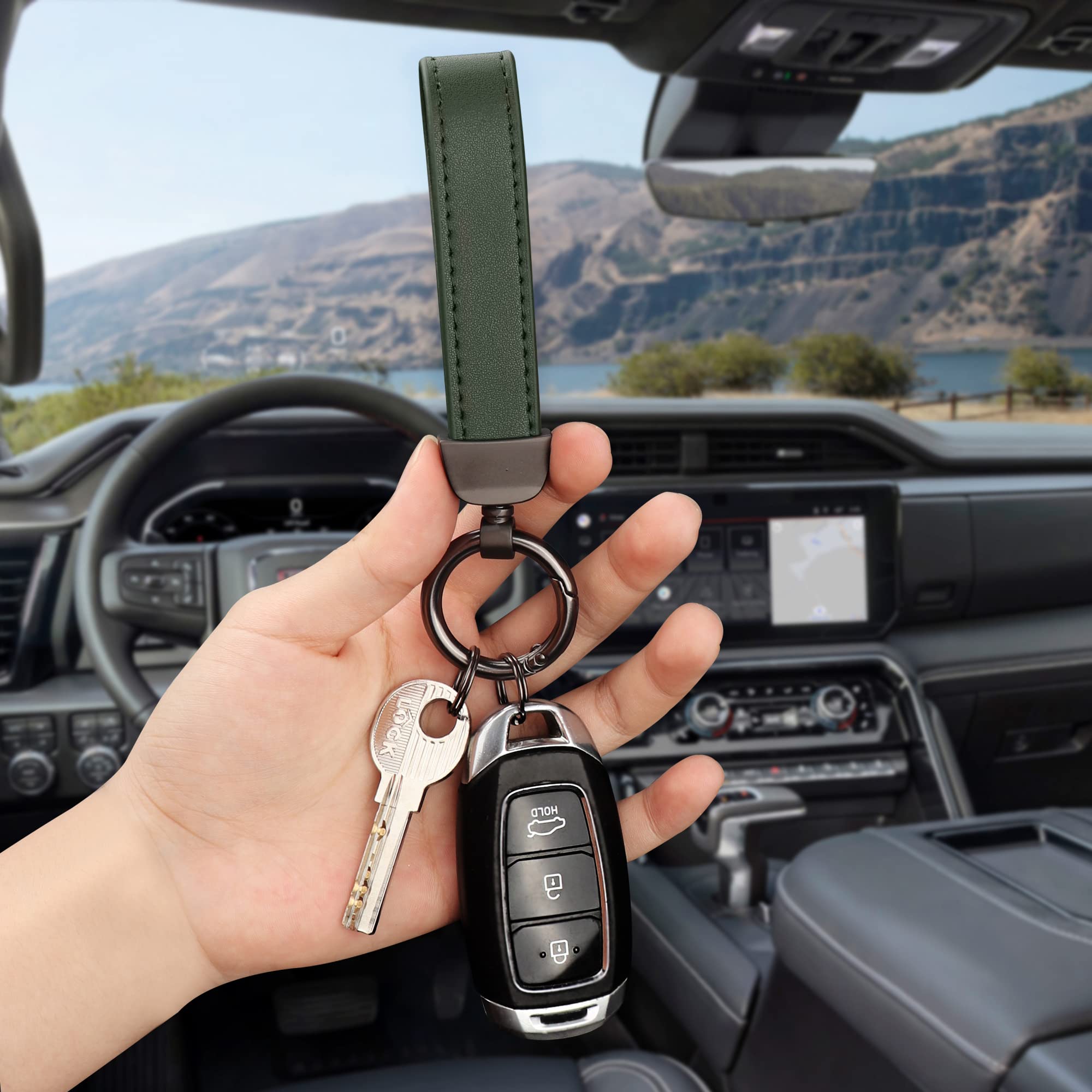Turcee Leather Car Keychain,Creative Personality Leather Car Key Fob,Car Accessories Universal Key Fob Keychain For Men And Wome