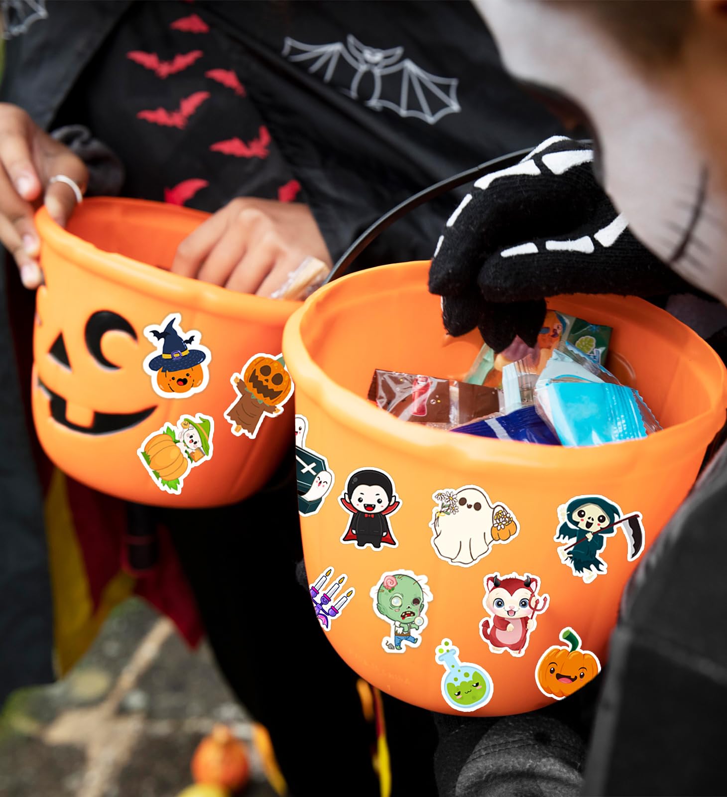 100 Pcs Halloween Stickers - Halloween Party Favors - Non Repeating Vinyl Waterproof Halloween Stickers - Kids Halloween Games T