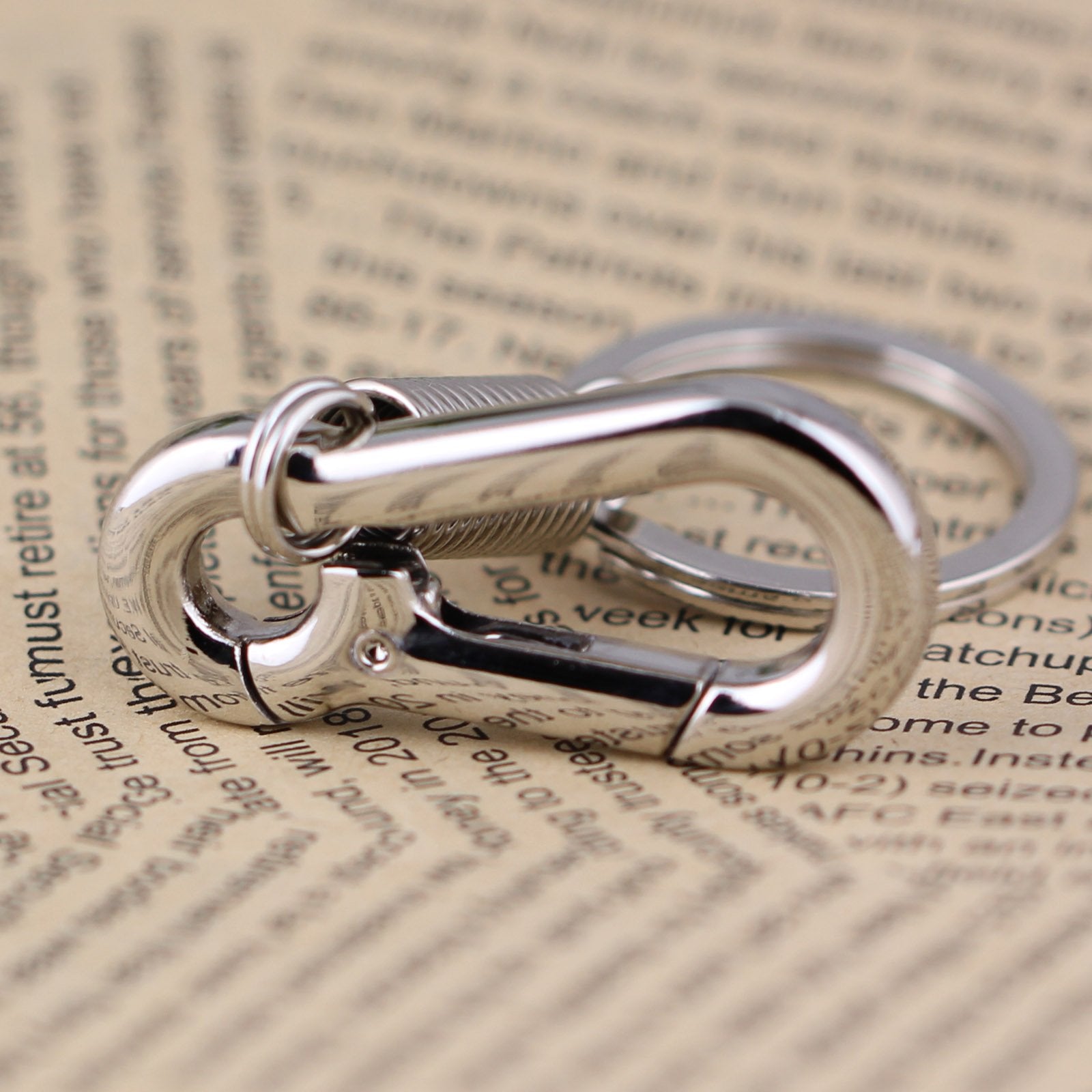 Maycom Retro Style Simple Strong Carabiner Shape Keychain Key Chain Ring Keyring Keyfob Key Holder (Polished Silver)