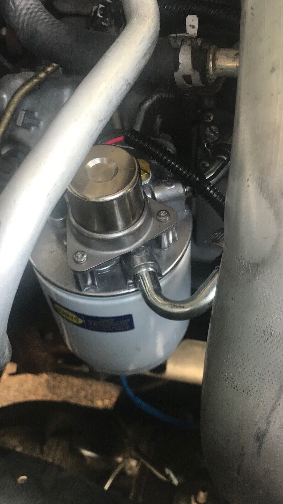 Fuel Filter Housing 2001-2004 Chevrolet 6.6L Duramax Lb7 Diesel Engine Silverado 2500 Hd Silverado 3500 Gmc 6.6L 6599Cc 403Cu Sierra 2500 Hd Sierra 3500 Oem 97780061