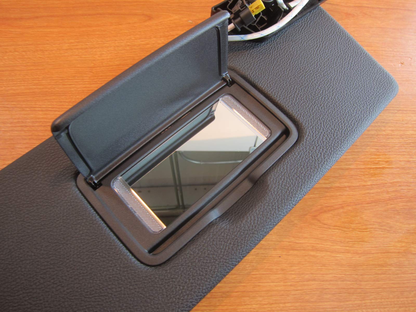 Mopar Illuminated Sun Visor for 2018-2020 Jeep Wrangler JL & Gladiator, Ivory, Model 6CD23TX7AN, Plastic Material