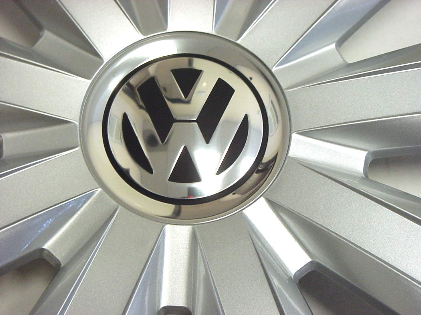 Volkswagen Genuine OEM Single Hubcap for Jetta Sedan 2011-2014, 15-Inch Silver Metal, Model 5C0-601-147-QLV