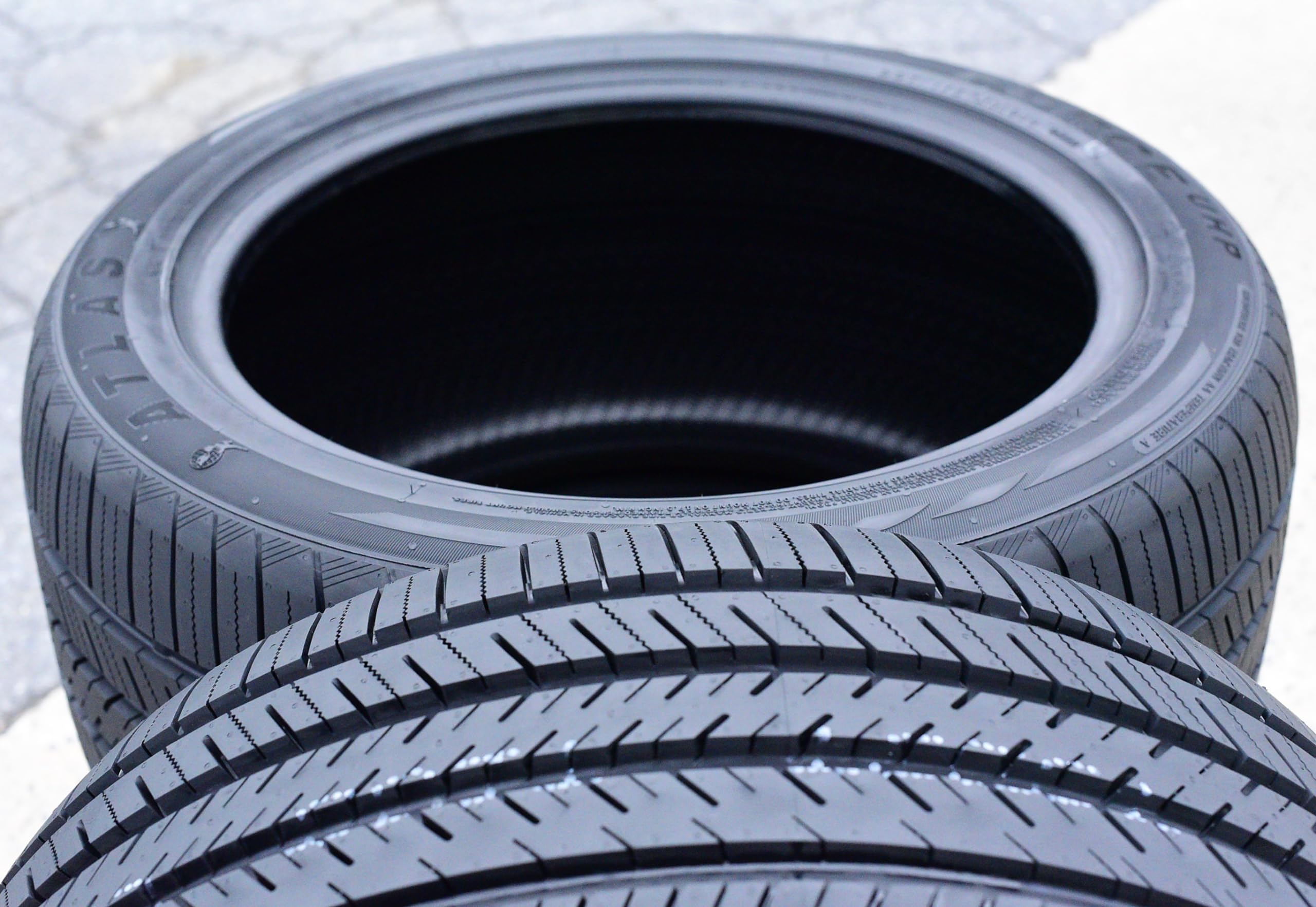 Atlas Force Uhp All-Season Passenger Car High Performance Radial Tire-265/35R20 265/35/20 265/35-20 99Y Load Range Xl 4Ply Black