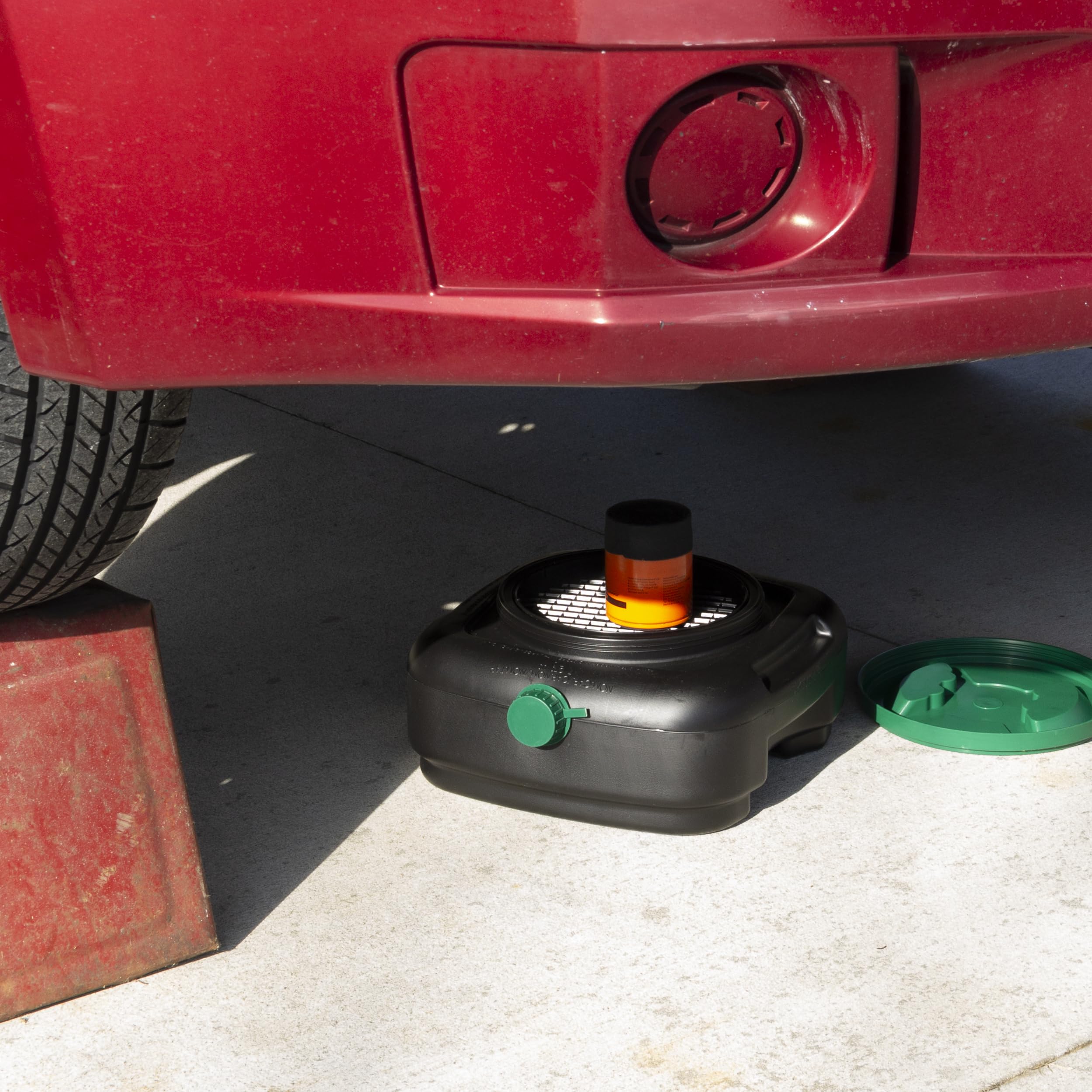Scepter AM07029 7.3 Quart Oil Drain Pan with Lid, Filter Drain Screen, and Pour Spout for Automotive Fluids Including Engine Oil