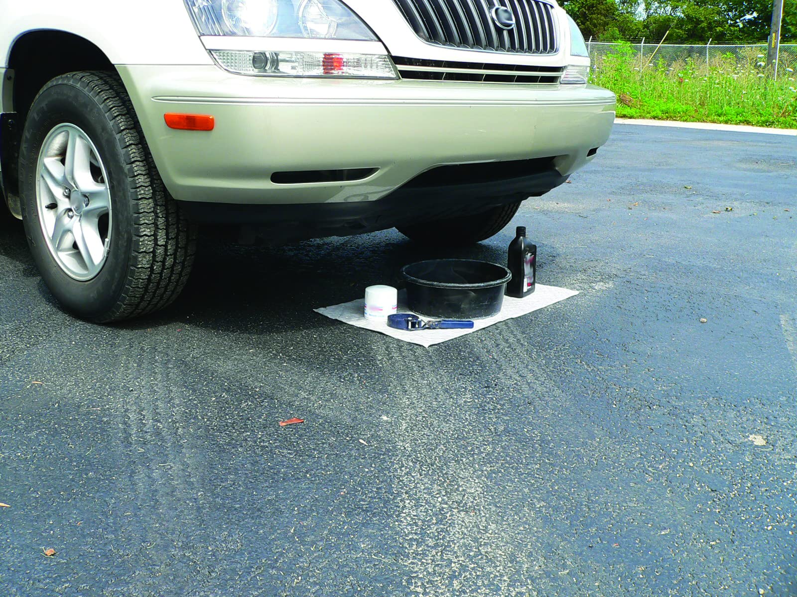 Oil Eater Drip & Spill Universal Pads - Absorbs Liquids | Soaks Oil, Grease, Coolant And Water-Based Fluids - Car, Truck, Rv, Mo