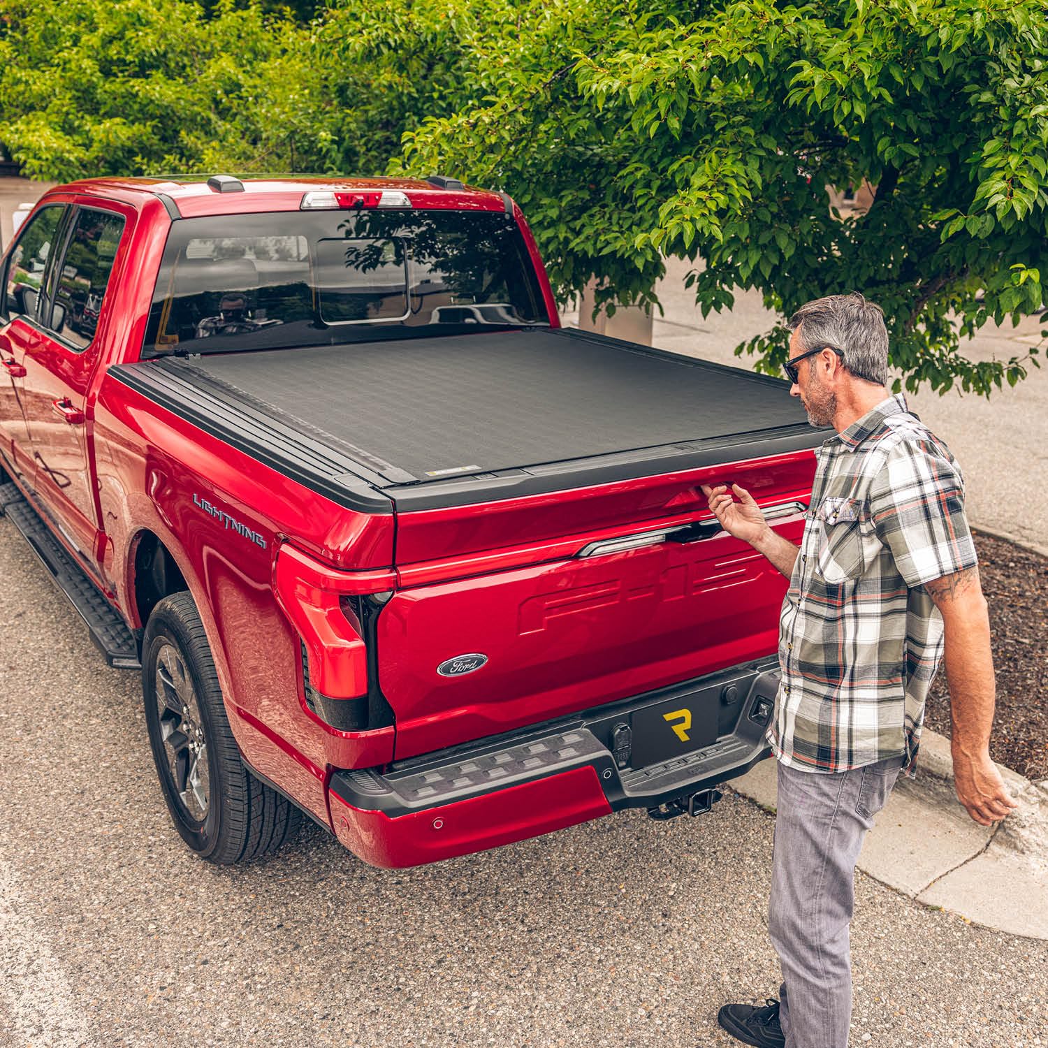 Realtruck Bak Revolver X4S Hard Rolling Truck Bed Tonneau Cover | 80135 | Fits 2019-2025 Chevy/Gmc Silverado/Sierra (Carbon Pro