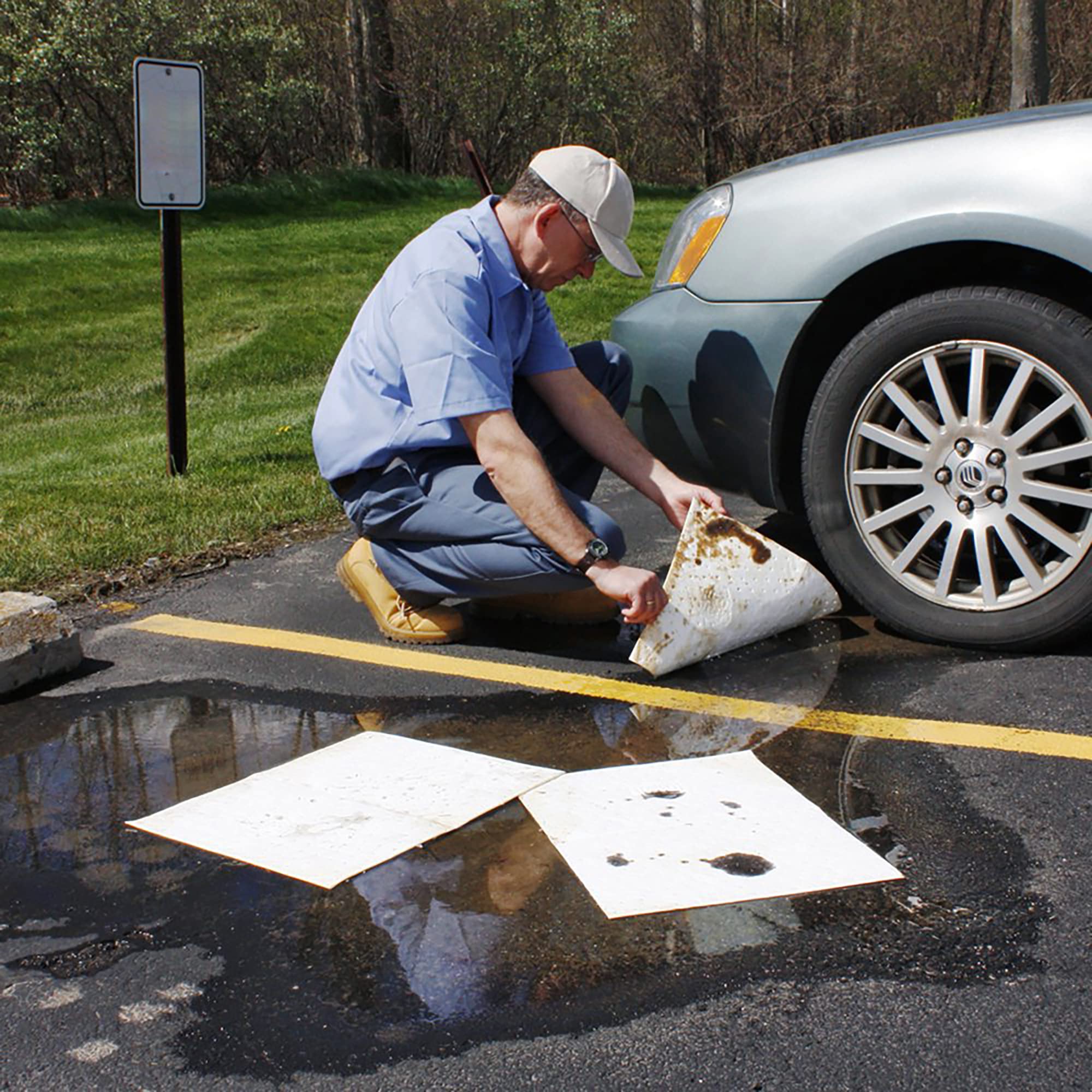 Ateret Oil Mat I Heavy Weight Oil Only Absorbent Pad I 15' X 18' I 100 Oil Absorbing Pads I White