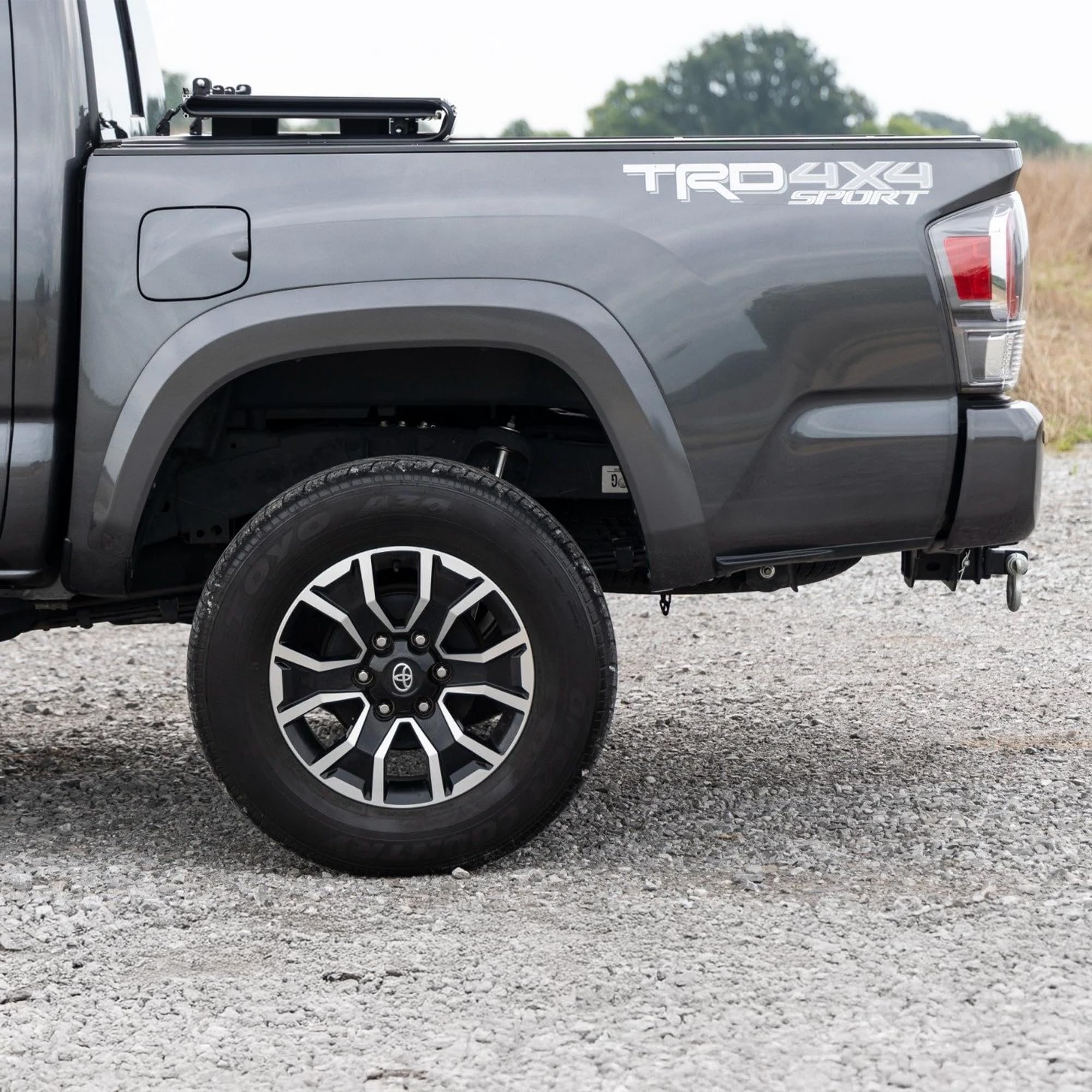 Rough Country Hard Tri-Fold Tonneau Cover for Toyota Tacoma (2016-2023) - Low-Profile Aluminum Truck Bed Cover, Fits 5' Bed (60.
