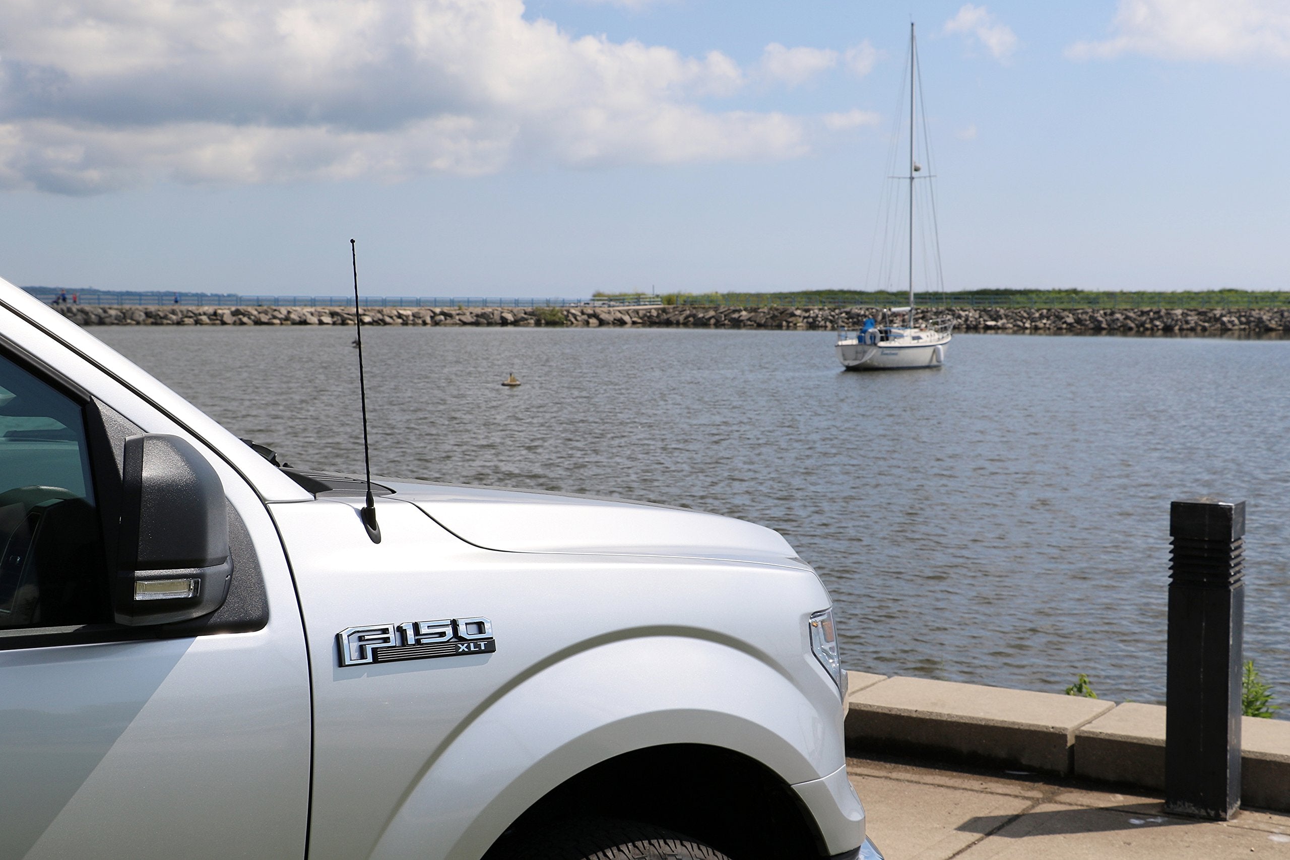 AntennaMastsRus 15" Black Antenna for Ford F-250 Super Duty (1999-2016) - Spiral Wind Noise Cancellation, Spring Steel Construction