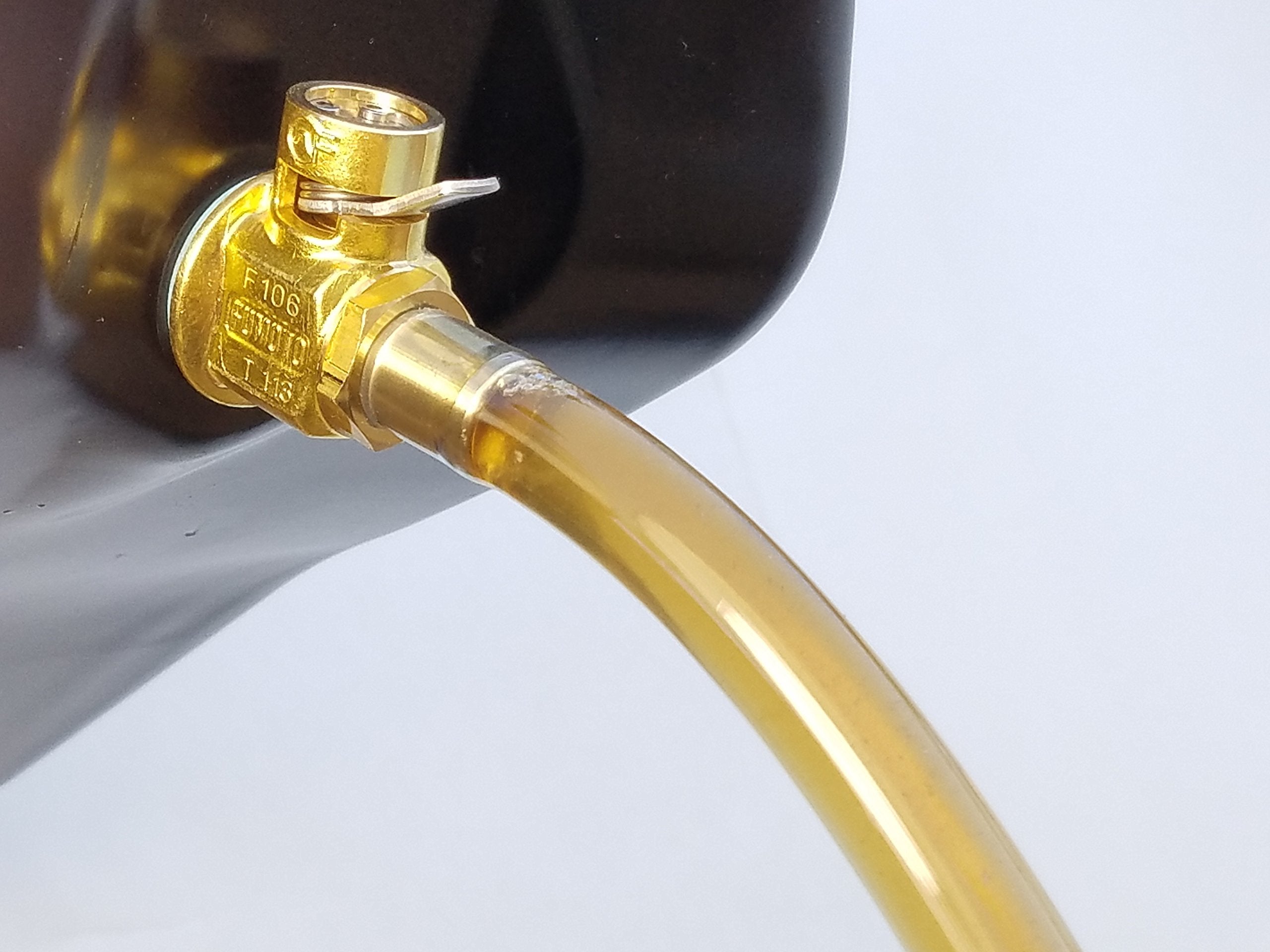 Fumoto F101N 1/2"-20 UNF Brass Oil Drain Valve with LC-10 Clip - Gold