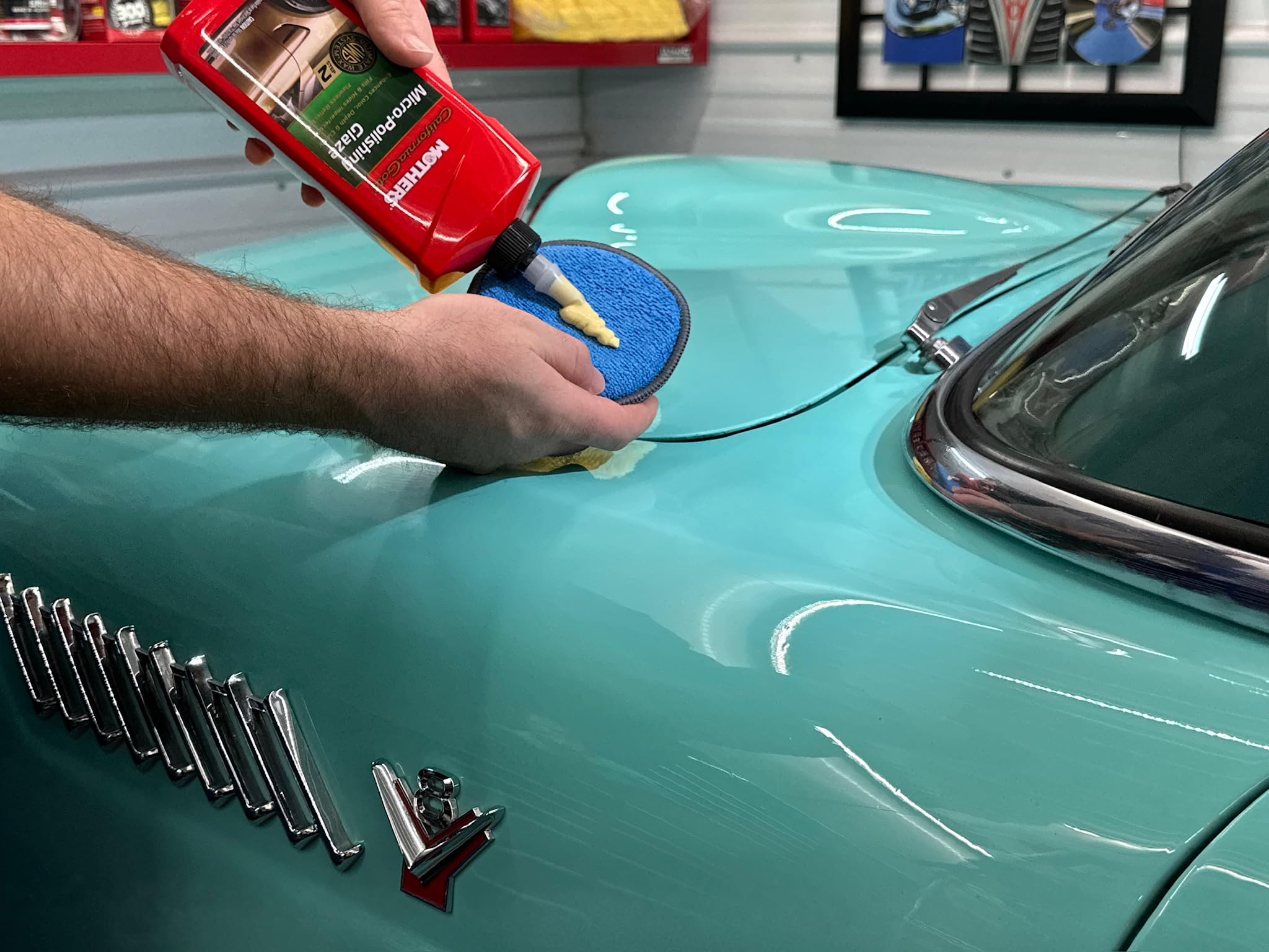 Mothers 08100 California Gold Micro-Polishing Glaze - 16 oz. - Aluminum Oxide, Red - Ultimate Wax System, Step 2