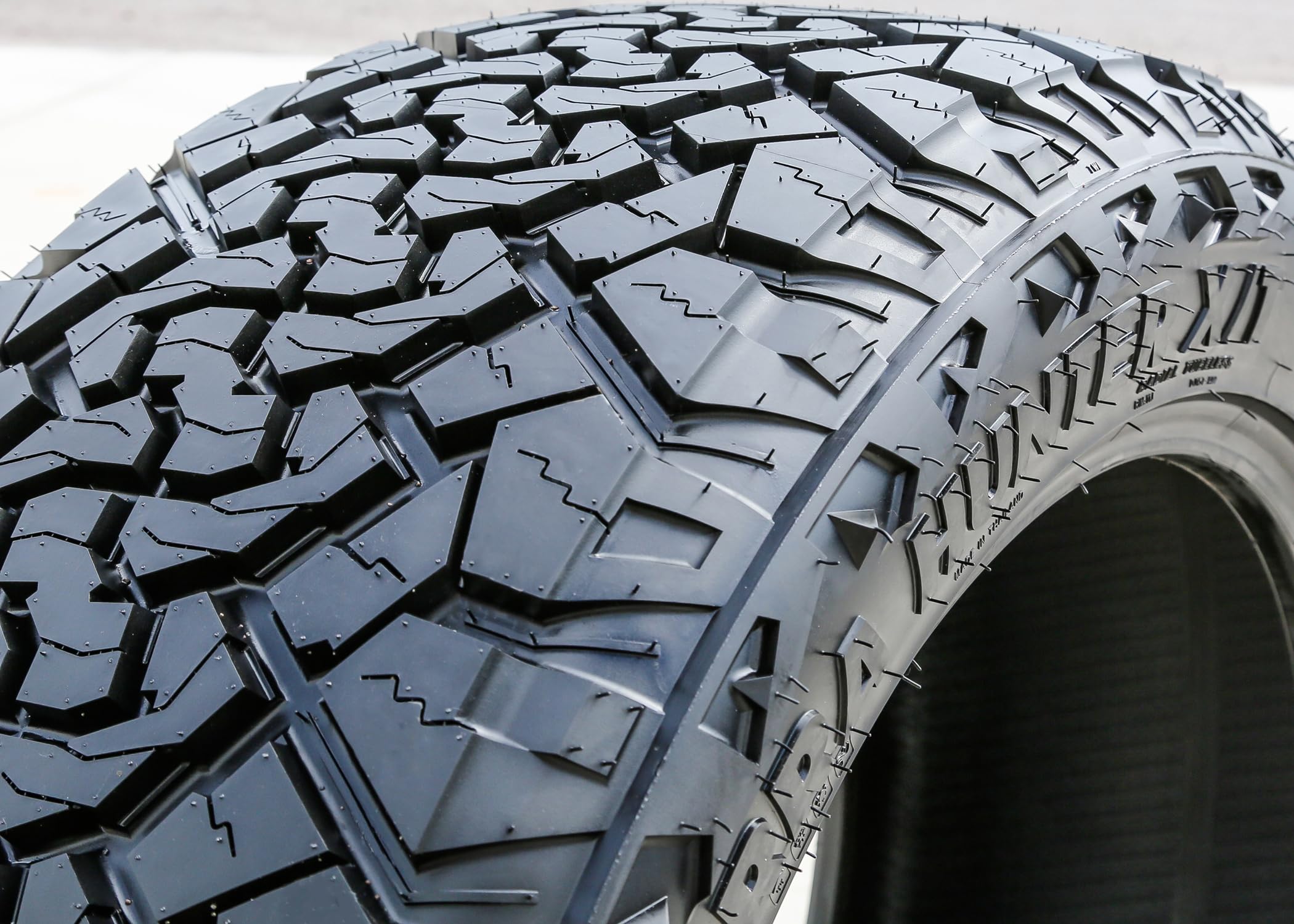 Venom Power Terra Hunter X/T Xt All-Terrain Mud Light Truck Radial Tire-37X13.50R24Lt 37X13.50X24 37X13.50-24 124Q Load Range F