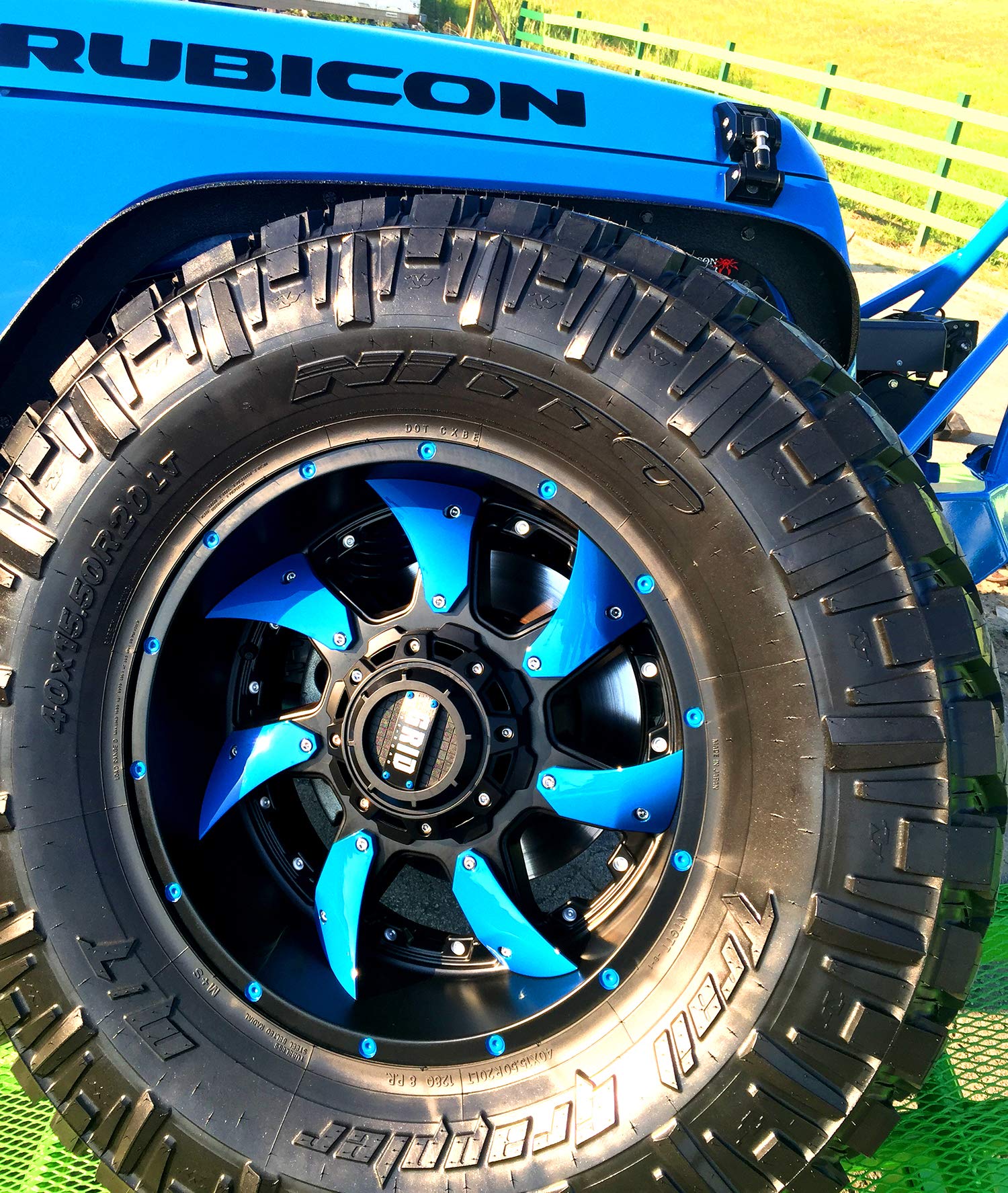 SONAX Tire Gloss Gel 235200 | Long-Lasting Rubber Conditioner | 500ml | Semi-Gloss Finish | Deep Black | Cleans & Protects Tires