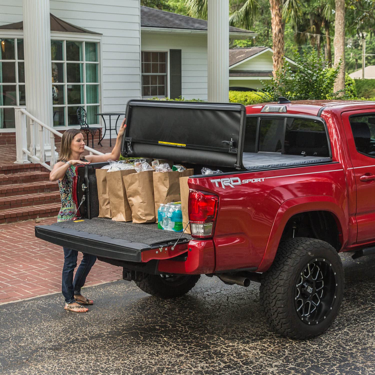Gator Etx Soft Tri-Fold Truck Bed Tonneau Cover | 59307 | Fits 1999 - 2016 Ford Super Duty 6' 9'' Bed (81'')