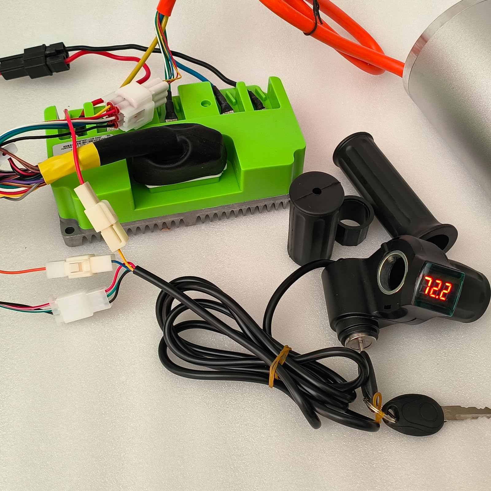Half Twist Throttle 24V 36V 48V 72V Voltage Display Throttle Electric Motorcycle Throttle with Key Igination, Electric Scooter B