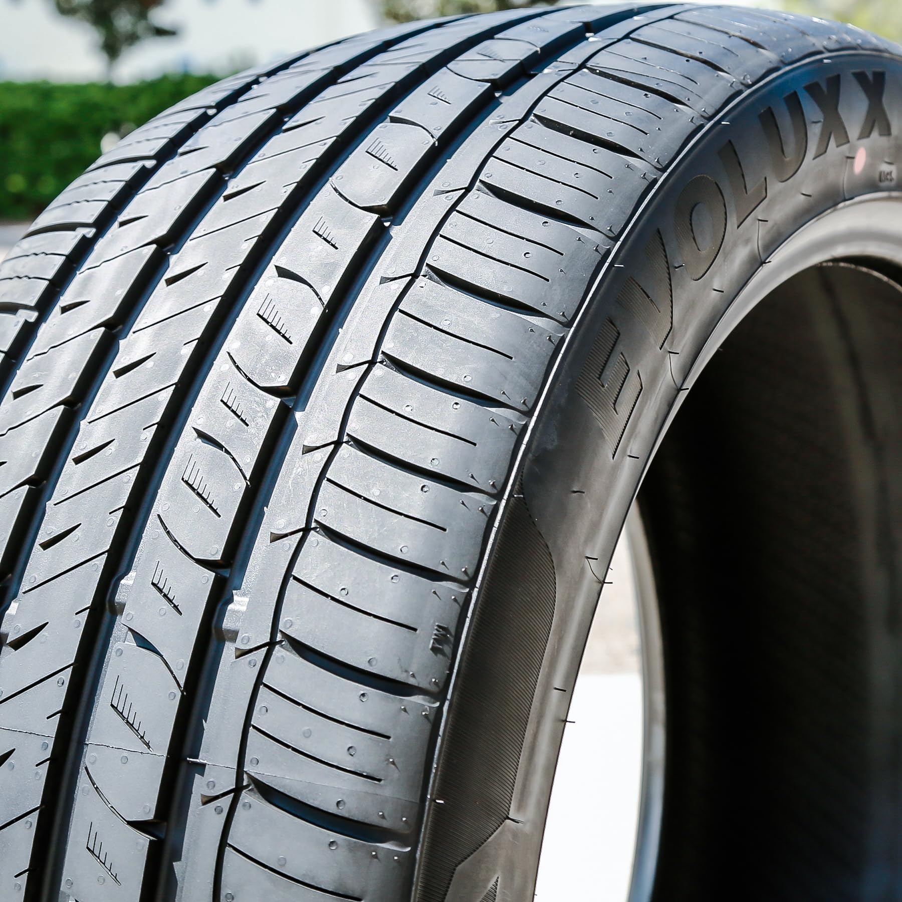 Evoluxx Capricorn UHP All-Season Tire - 265/40R22, 4-Ply, XL Load Range, Black Side Wall