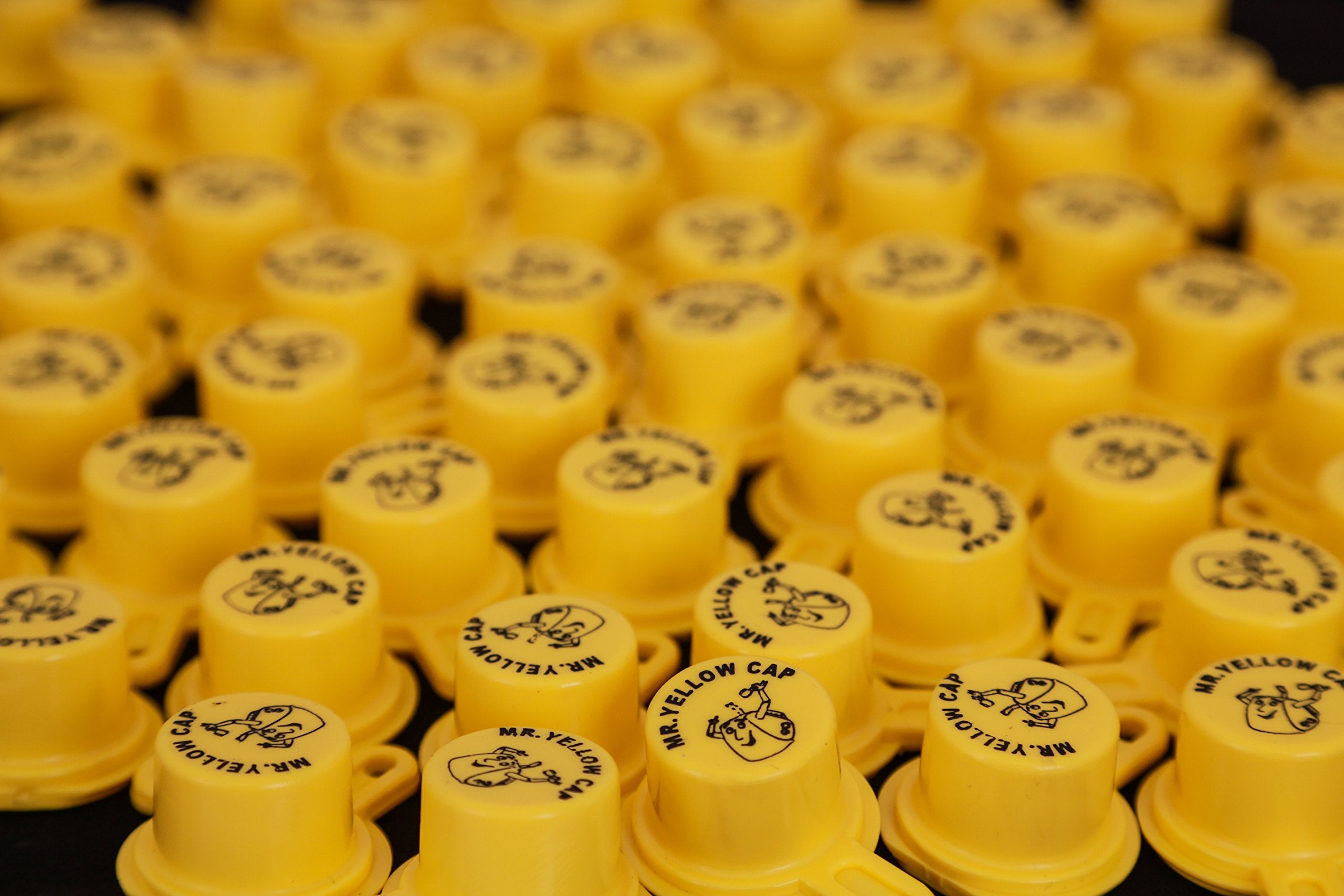 Yellow Gas Can Cap That Fits Your Vintage Blitz Spout (14 Single Caps & 14 Vents)