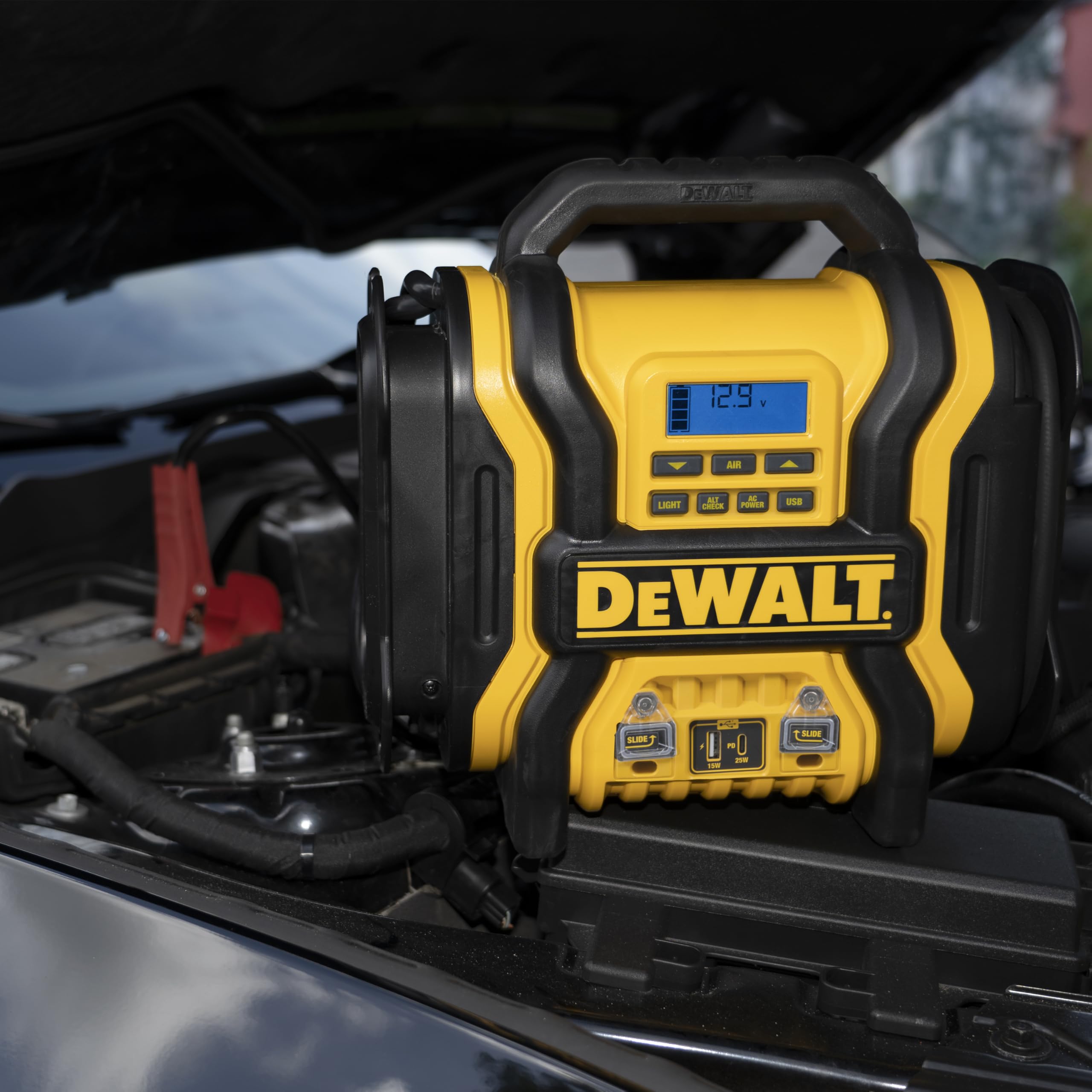 DEWALT DXAEPS14-Type2 2000 Peak Amp Jump Starter with 120 PSI Compressor & 500W Inverter