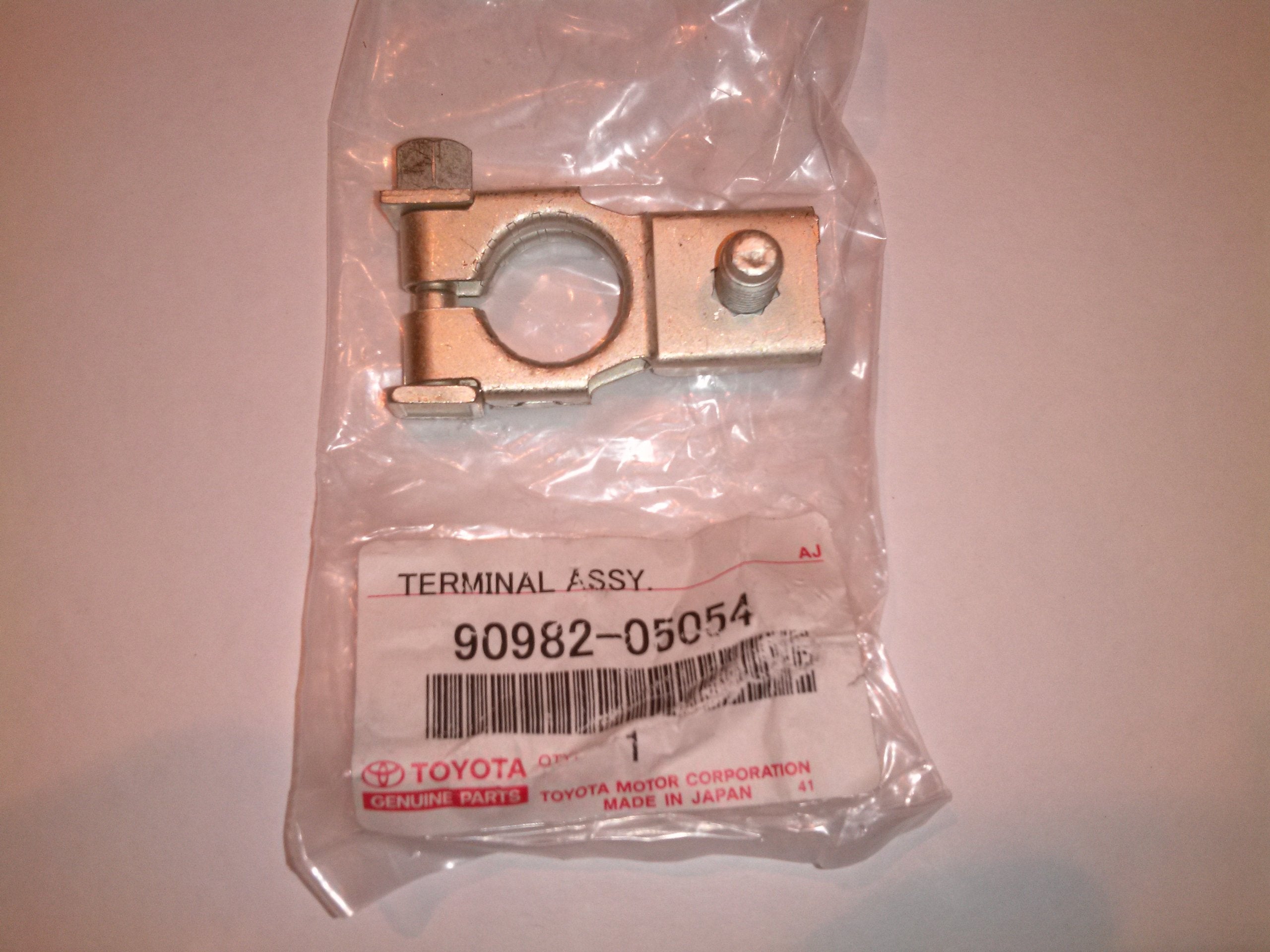 Genuine Toyota 90982-05054 Battery Terminal Assembly