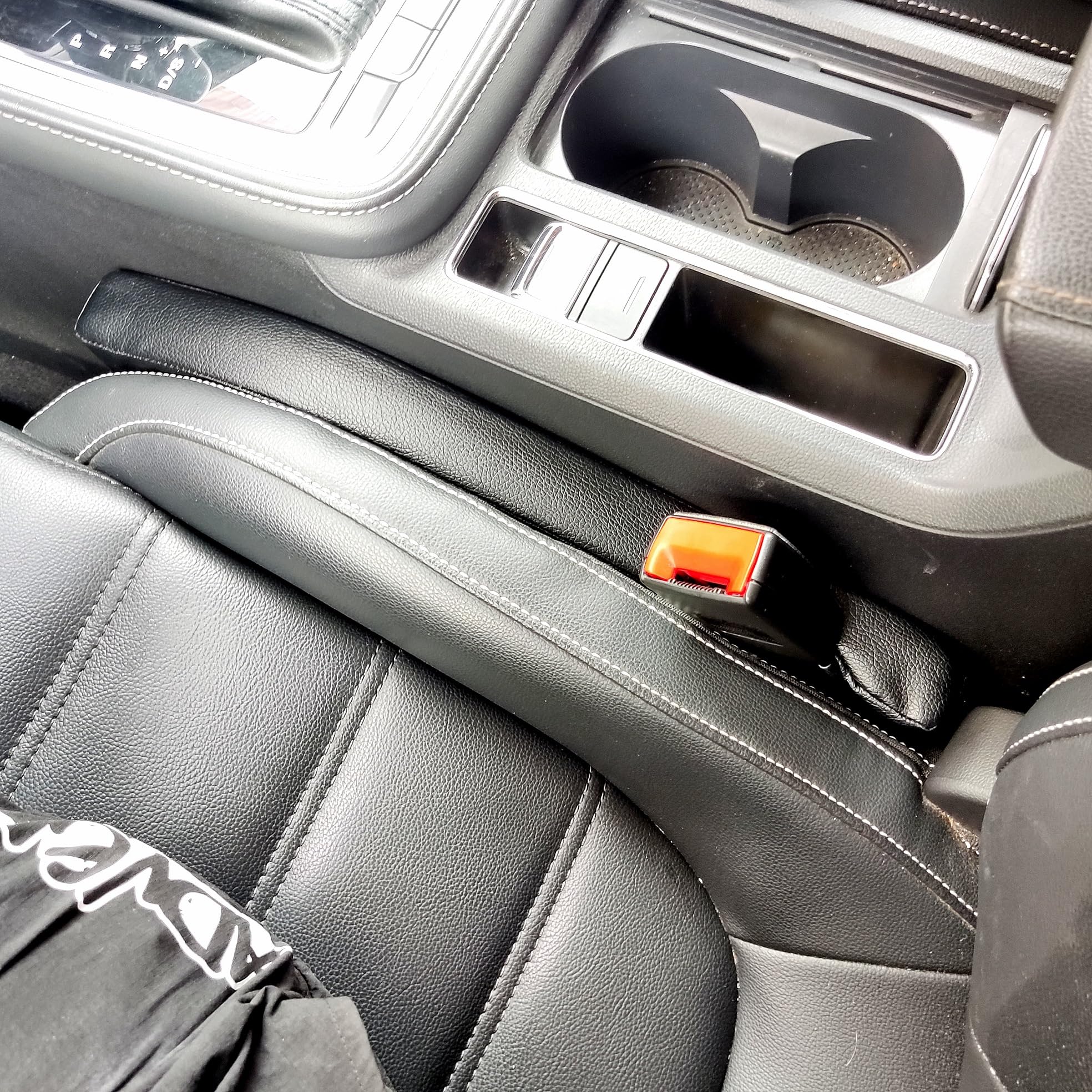 Wuzno Leather Car Seat Gap Filler, 2 Pack No-Drop Seat Guard Universal Gap Stopper/Catcher To Fill The Gap Between Seat And Cons